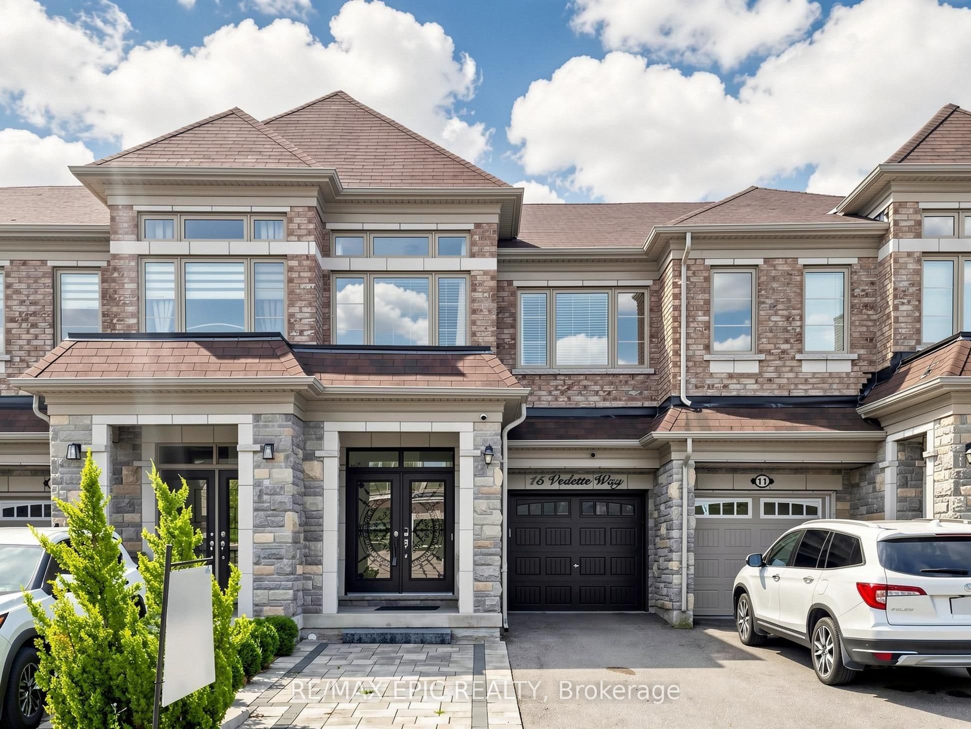 15 Vedette Way photo 1