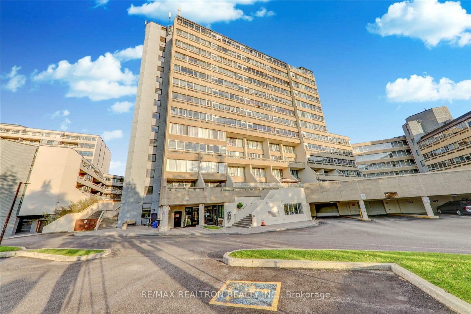 Unit 113 5580 Sheppard Avenue photo 1