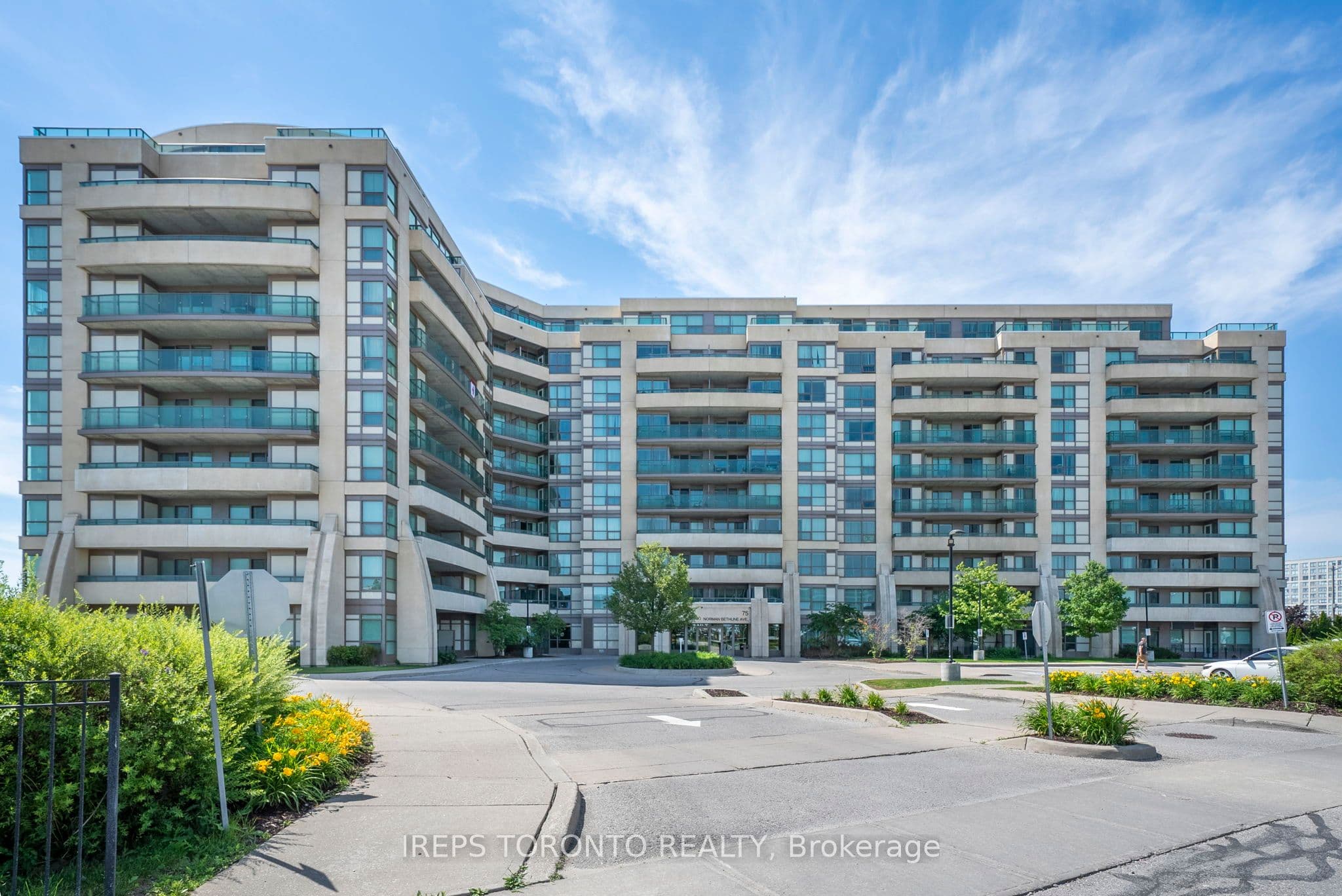 Unit 209 75 Norman Bethune Avenue photo 1
