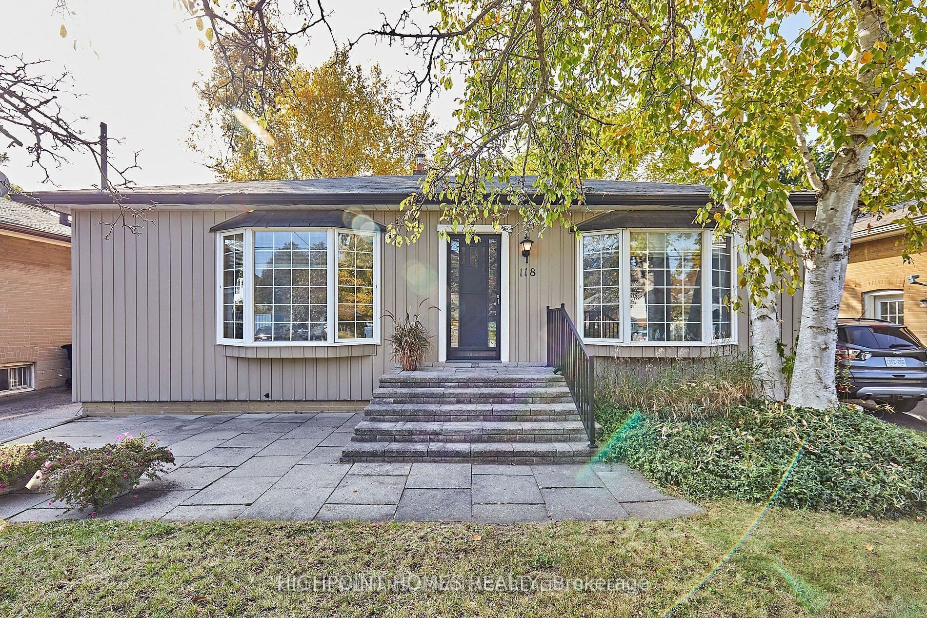 118 Kitchener Road photo 1