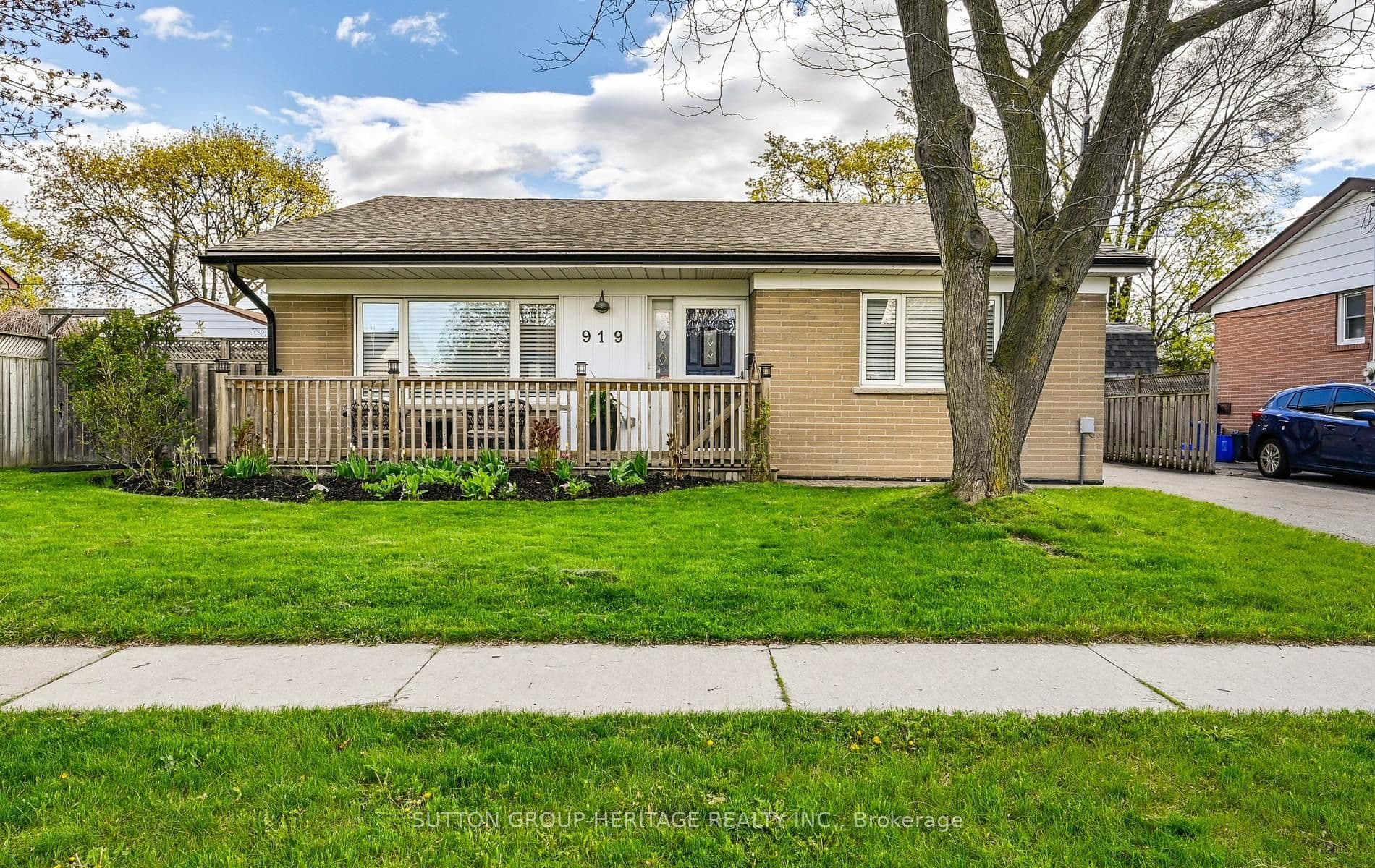 919 Bayview Avenue photo 1