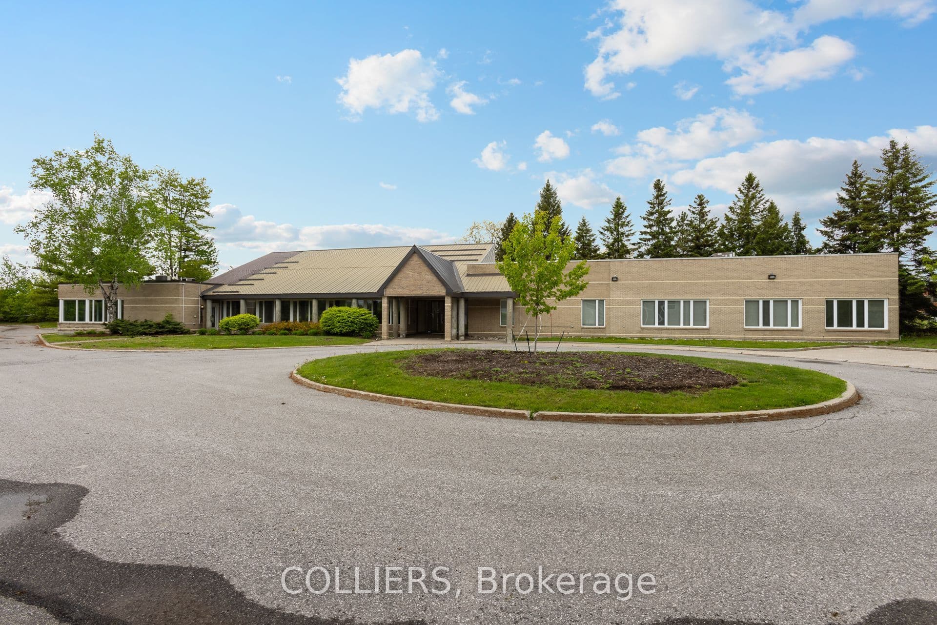15 Auriga Drive photo 1