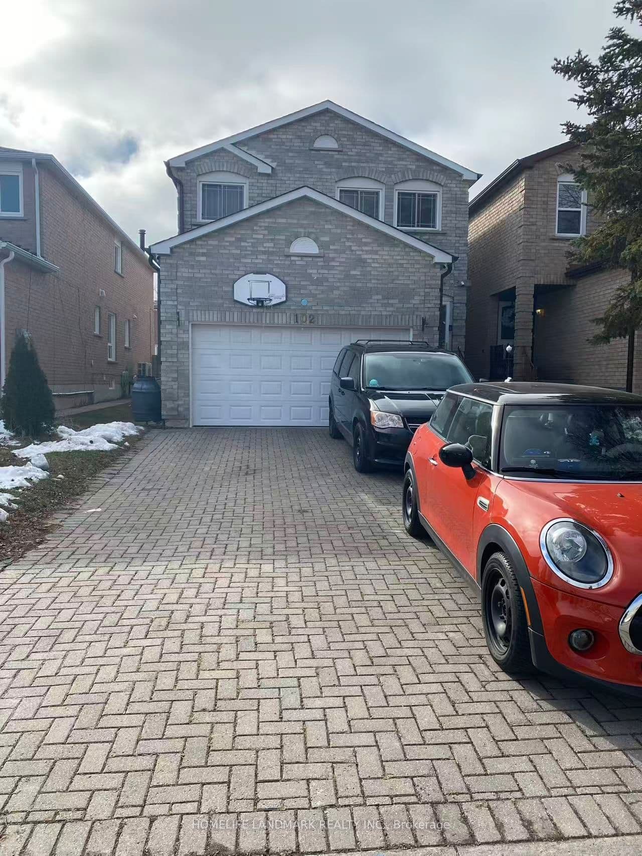 102 Chloe Crescent photo 1