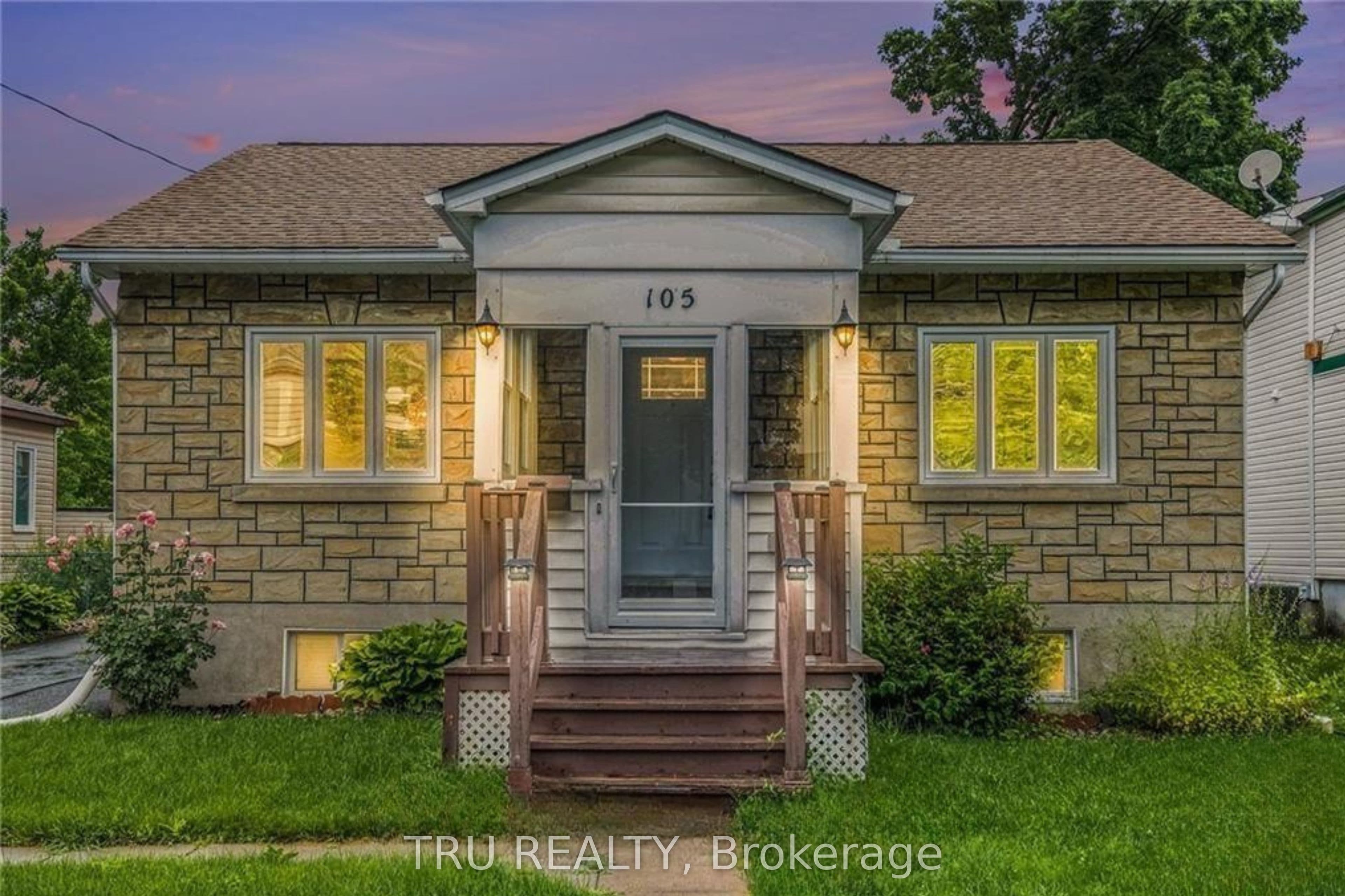 105 Mailes Avenue photo 1