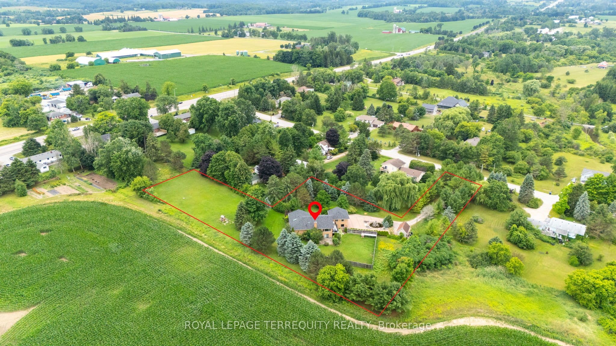 1041 15 Side Road photo 1