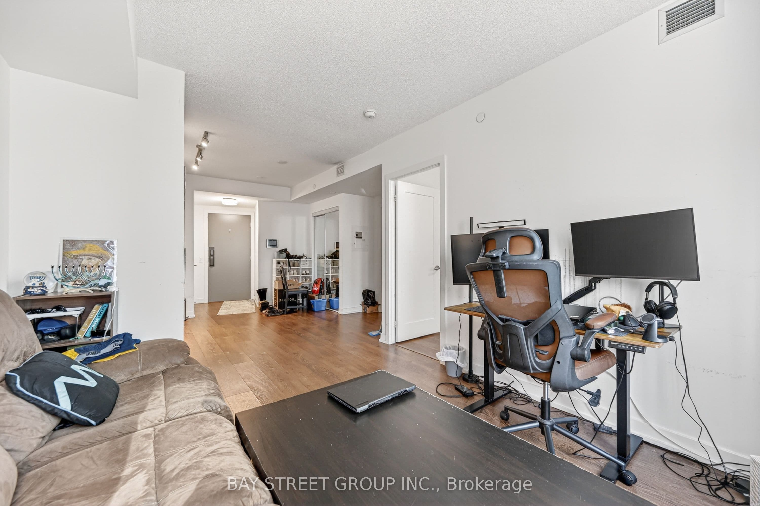 Unit 1002 10 York Street photo 1