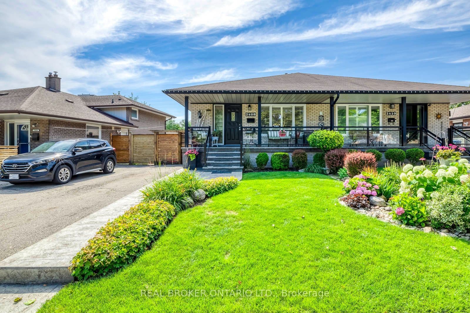 2408 Padstow Crescent photo 1