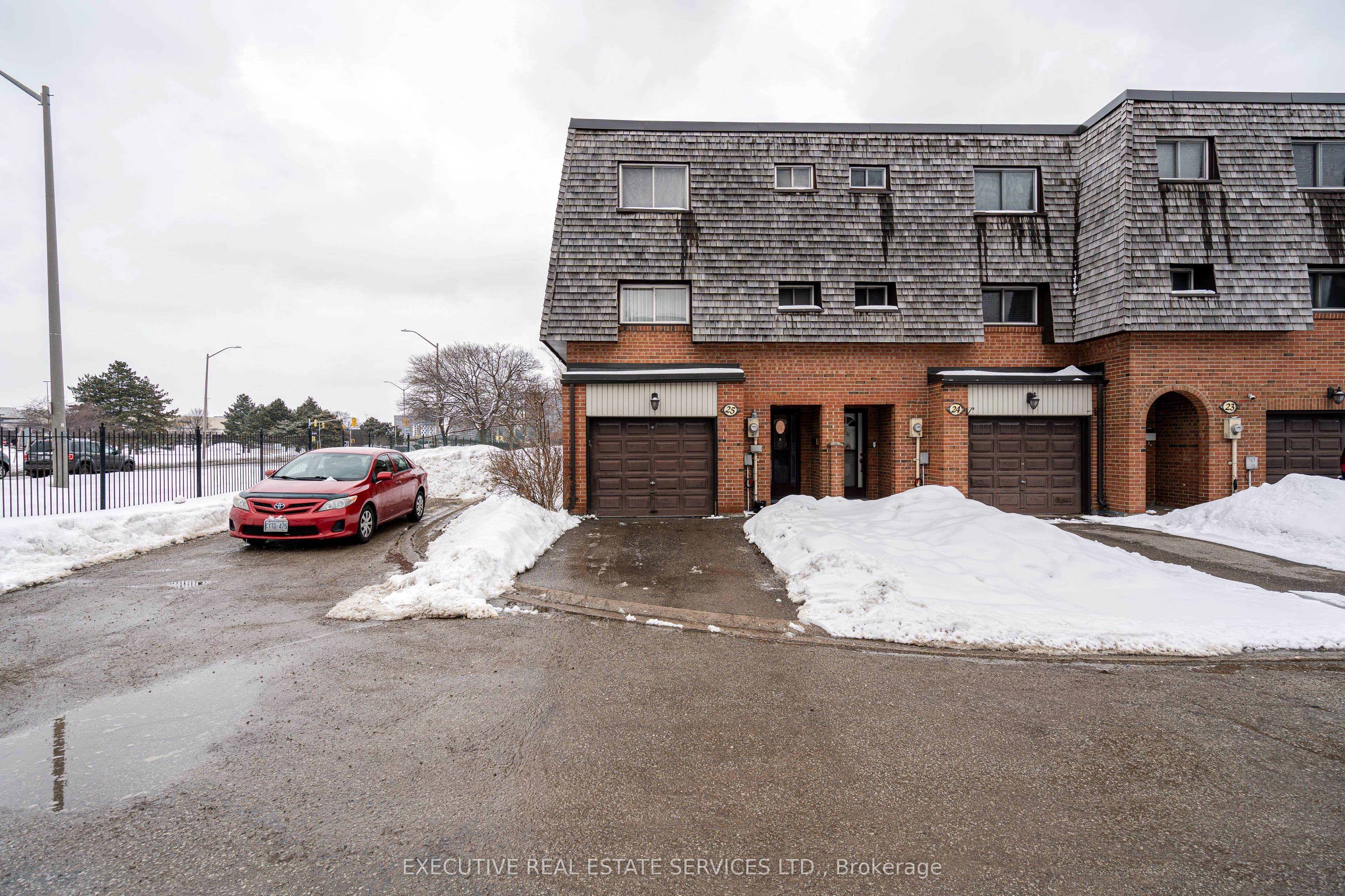 25 Briar Path photo 1