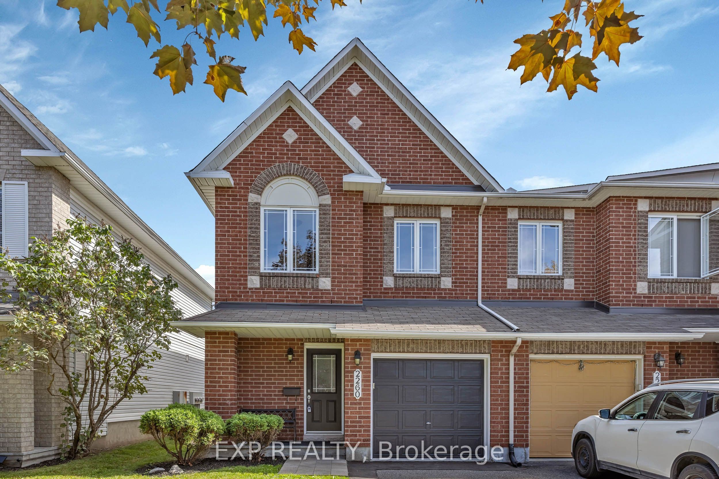 2260 Brockstone Crescent photo 1
