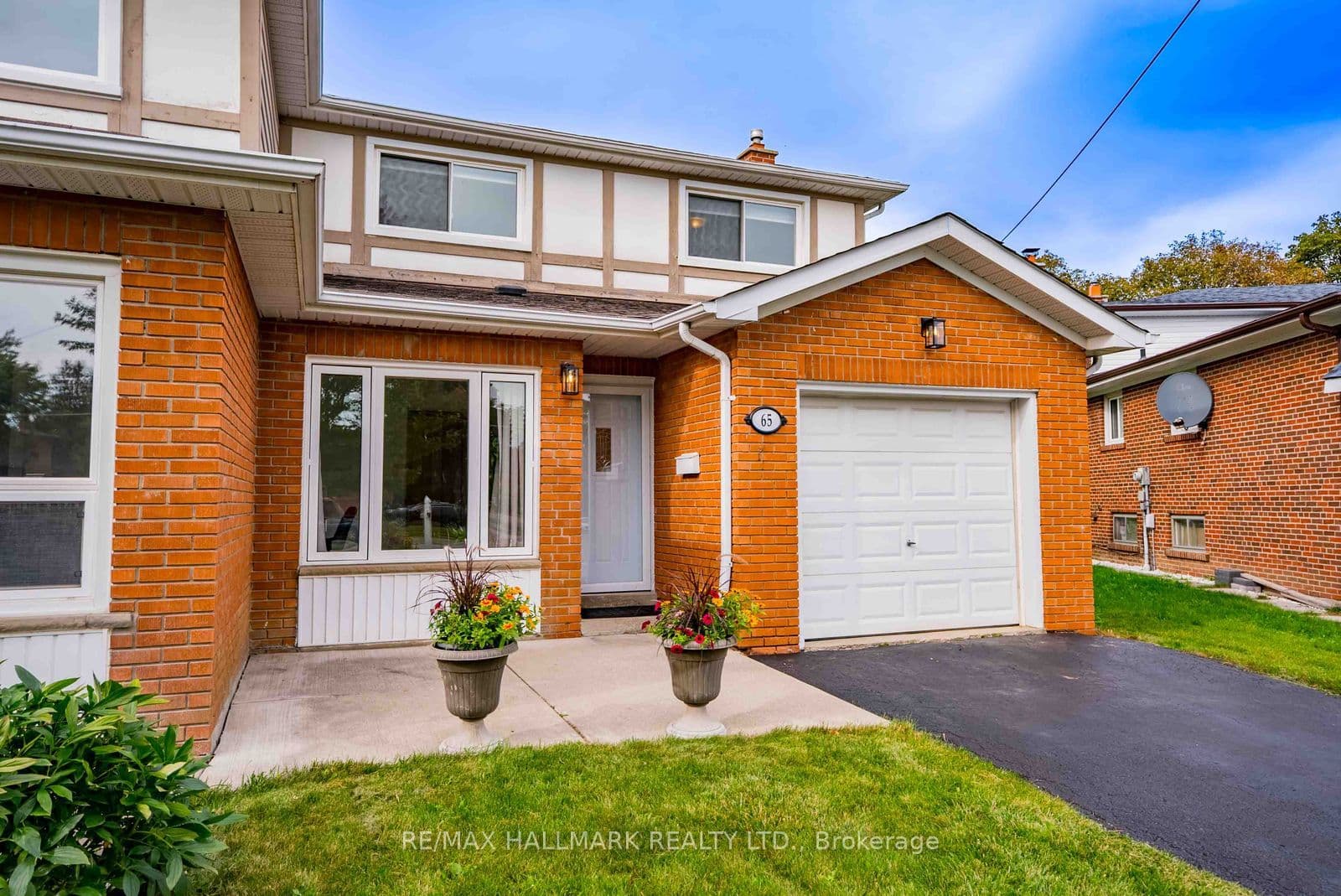 65 Baroness Crescent photo 1