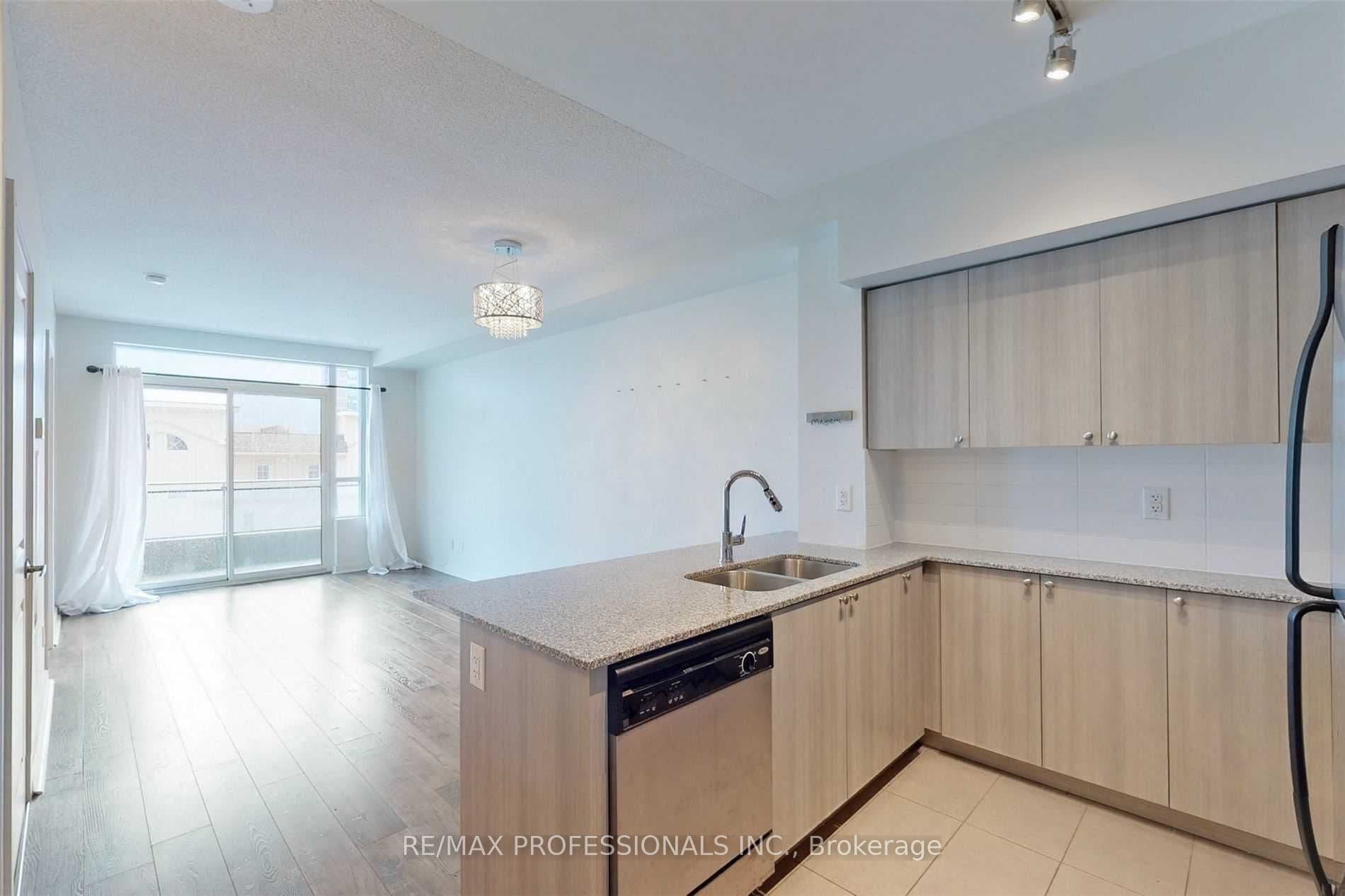 Unit 313 1235 Bayly Street photo 1
