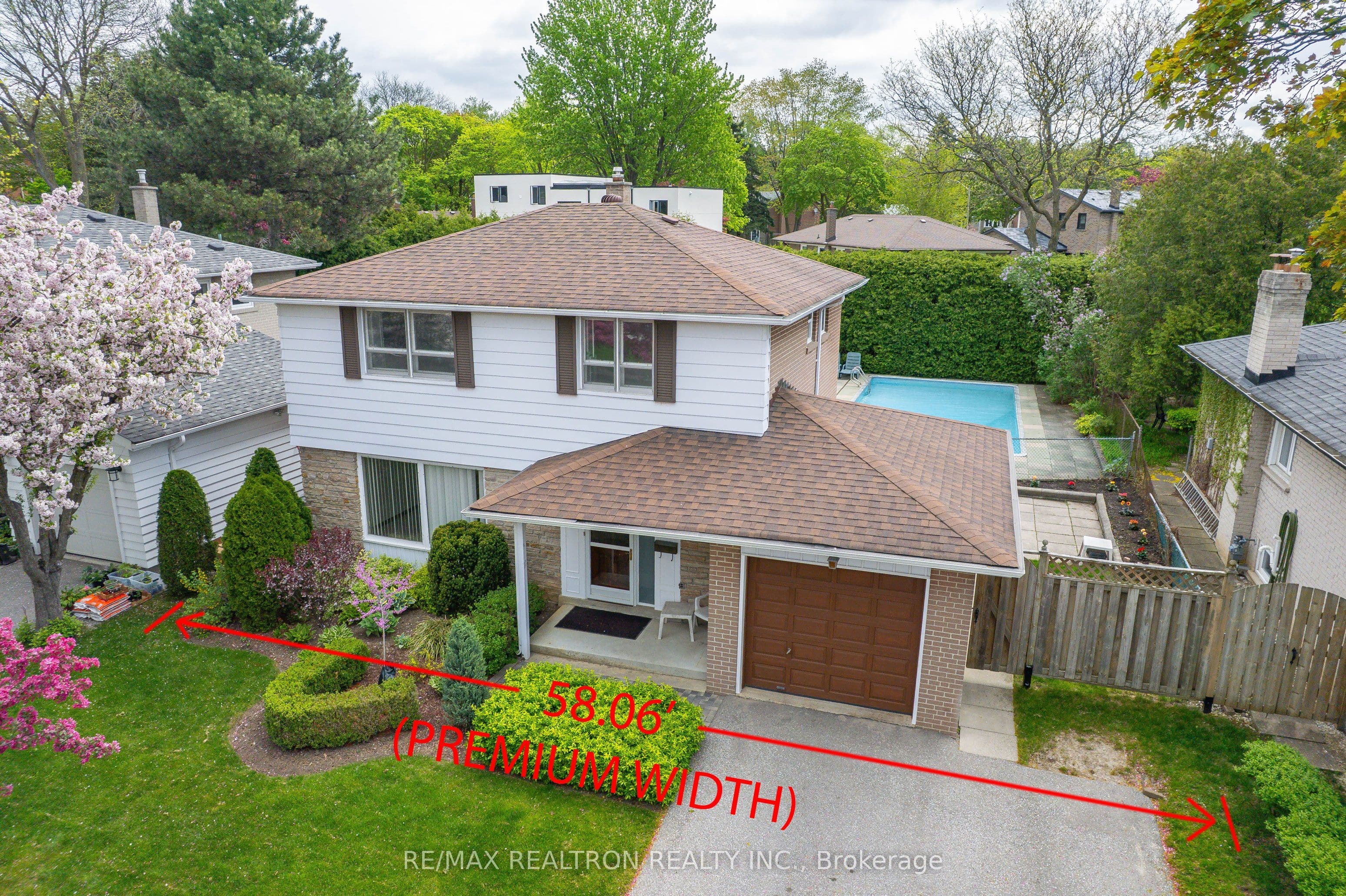 85 Clansman Boulevard photo 1