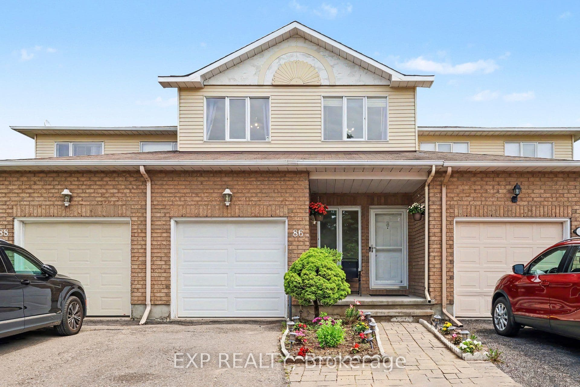 86 Scarlet Court photo 1