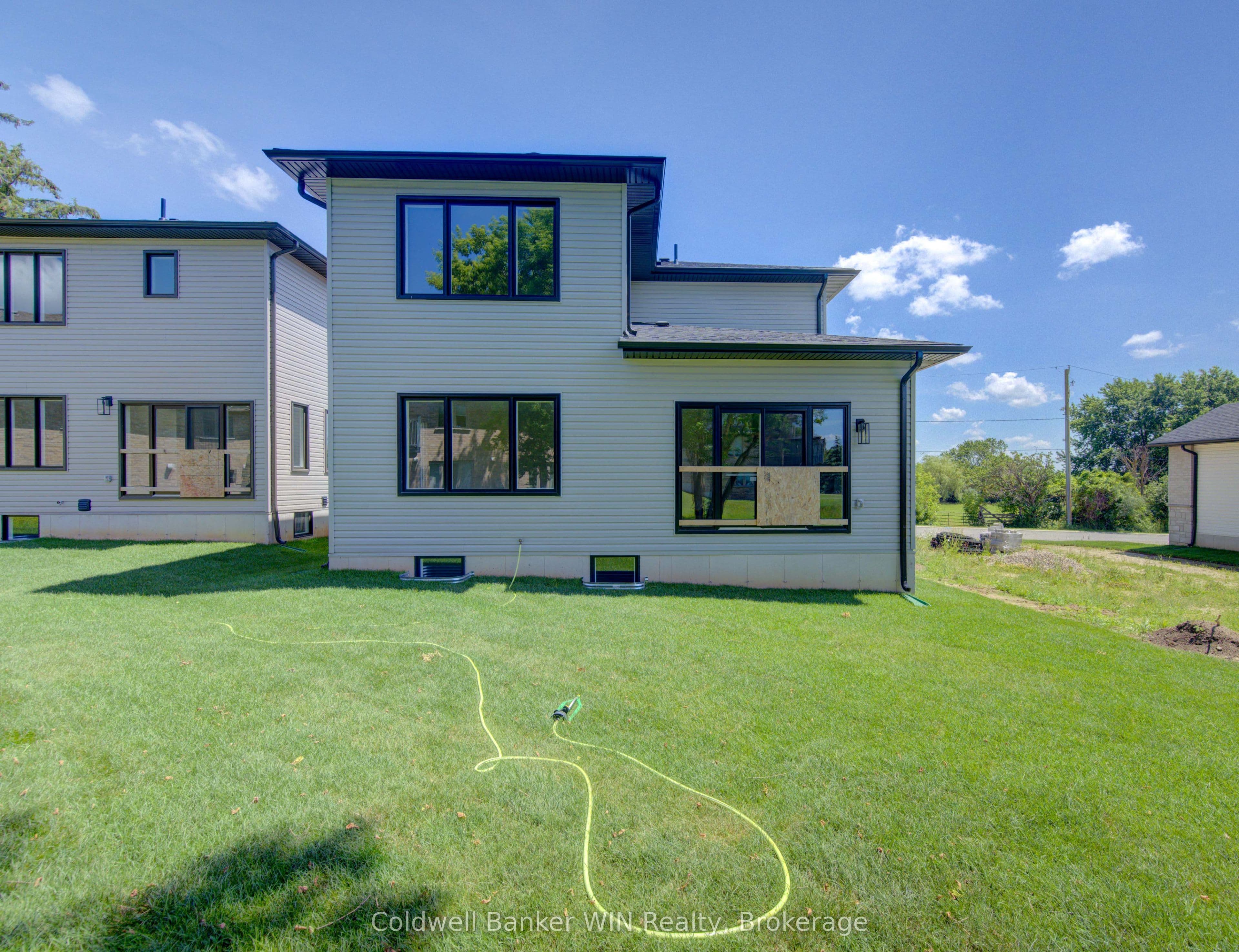 643 Martin Street photo 1