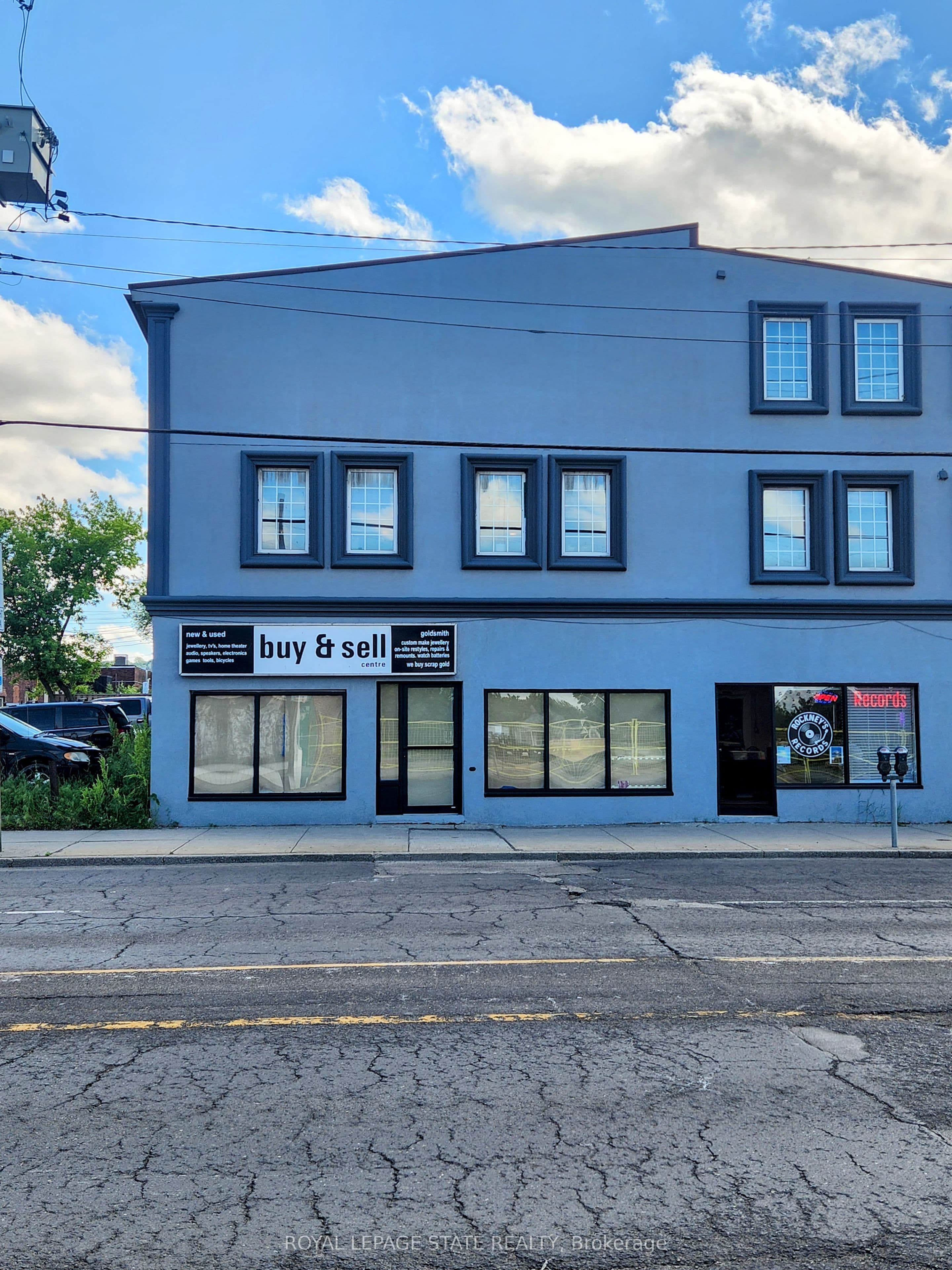 1068 Barton Street photo 1