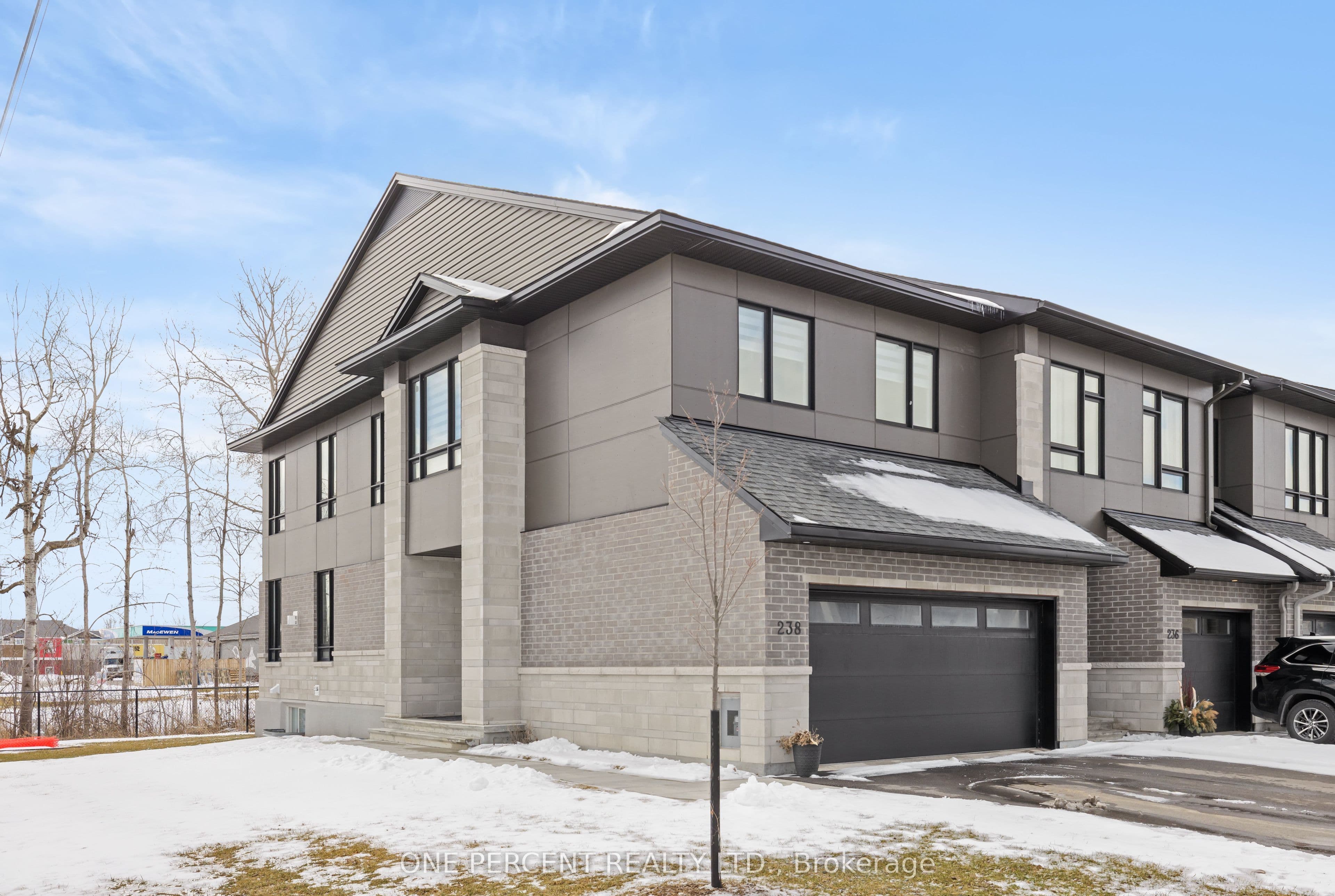 238 Bristol Crescent photo 1