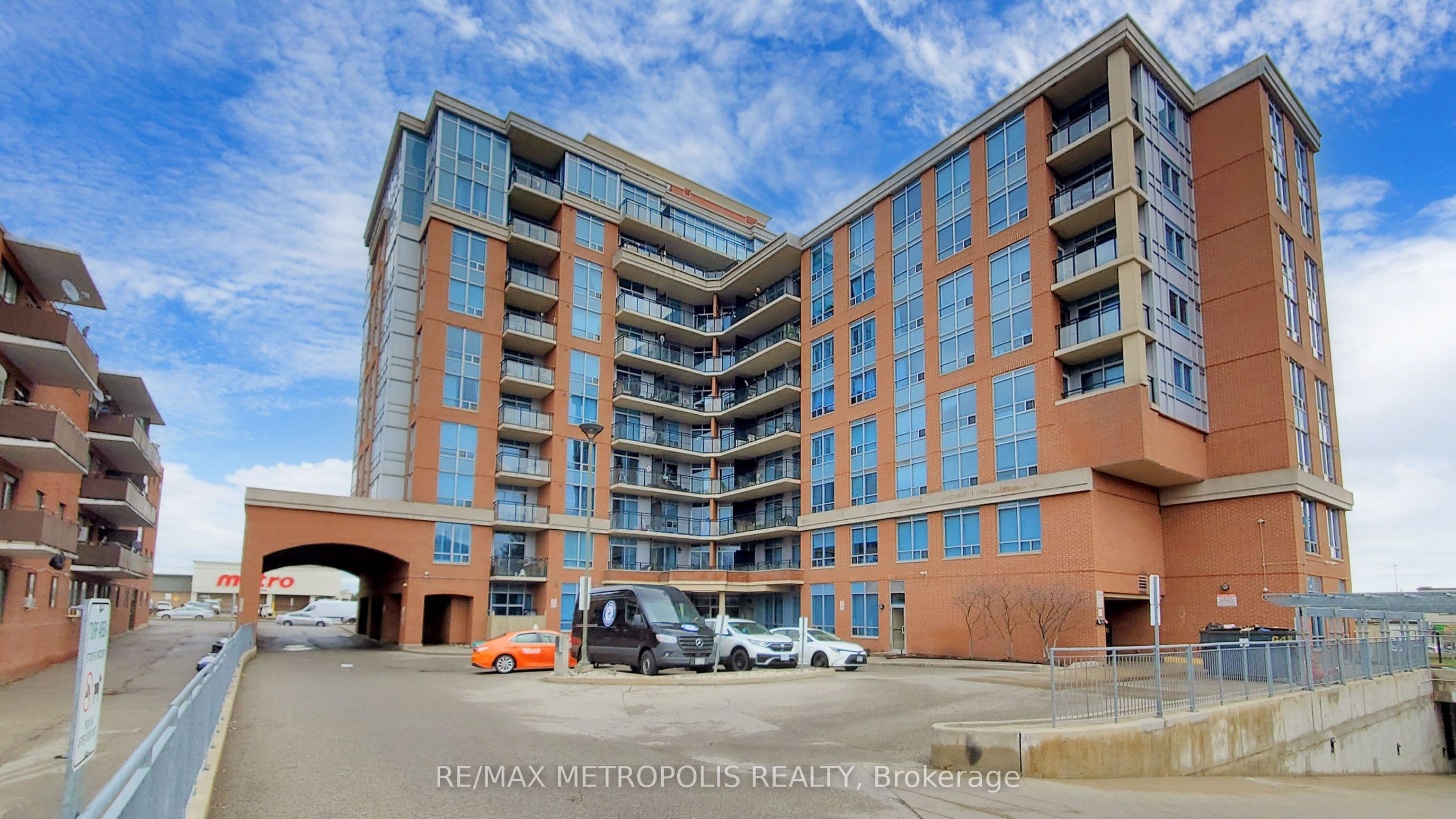 Unit 403 2772 Keele Street photo 1