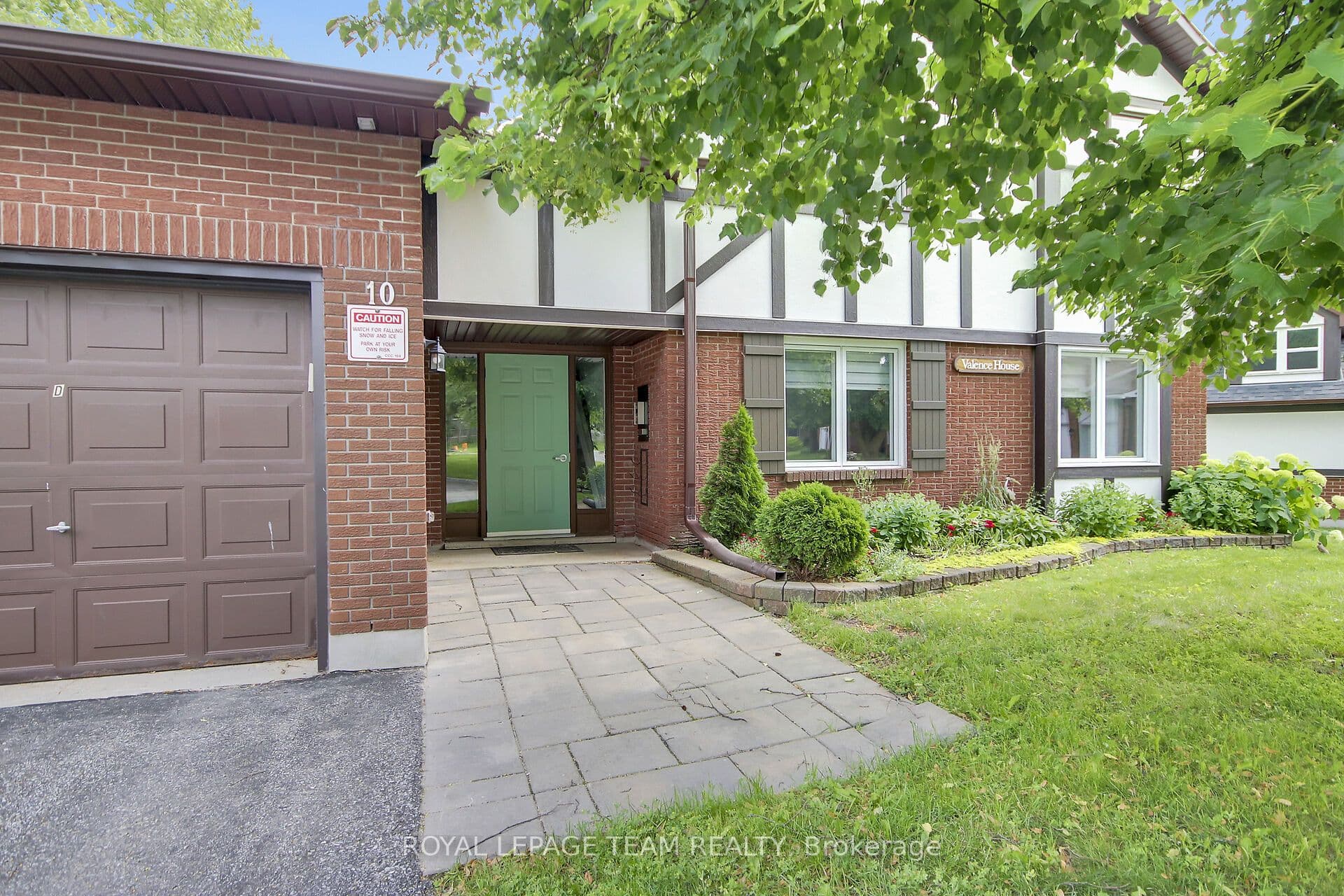Unit B 10 Stonehill Court photo 1