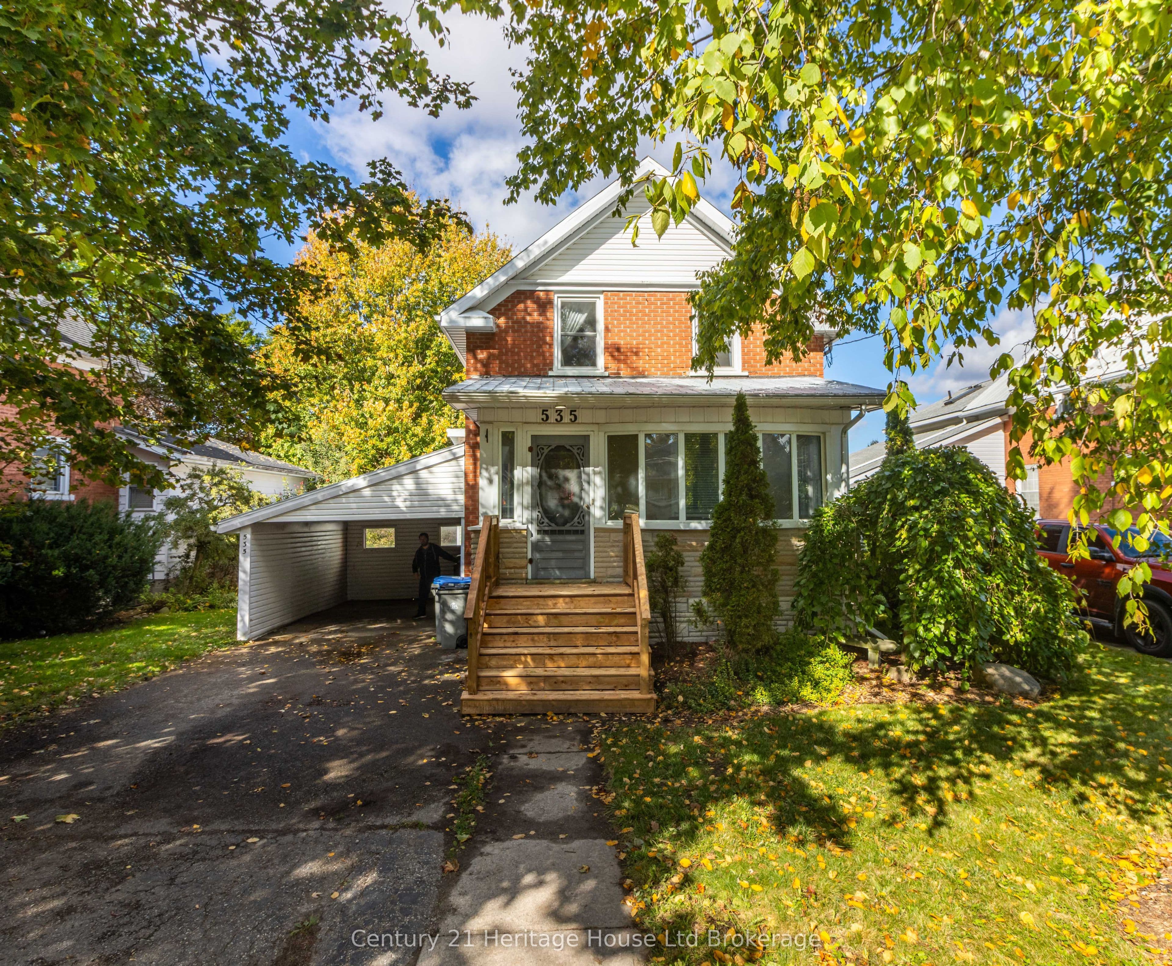 535 Richileau Avenue photo 1