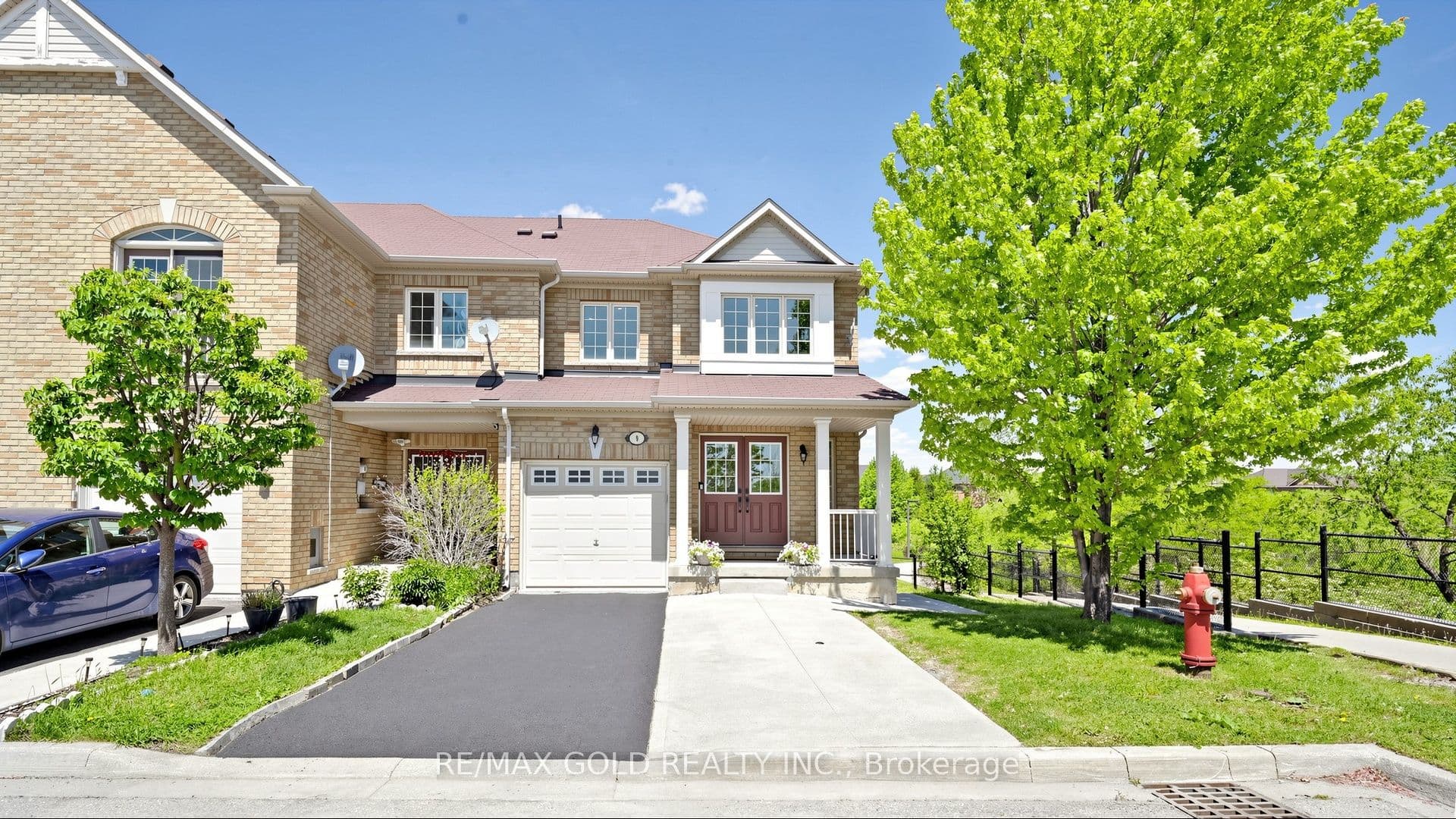9 Edgewater Court photo 1