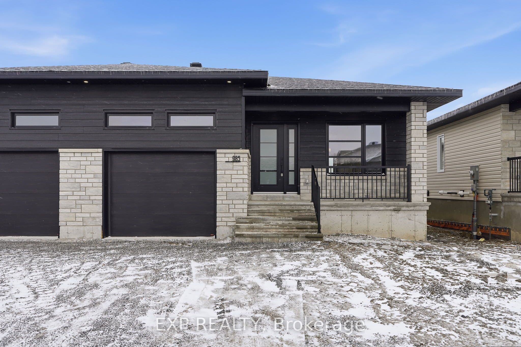 988 Katia Street photo 1