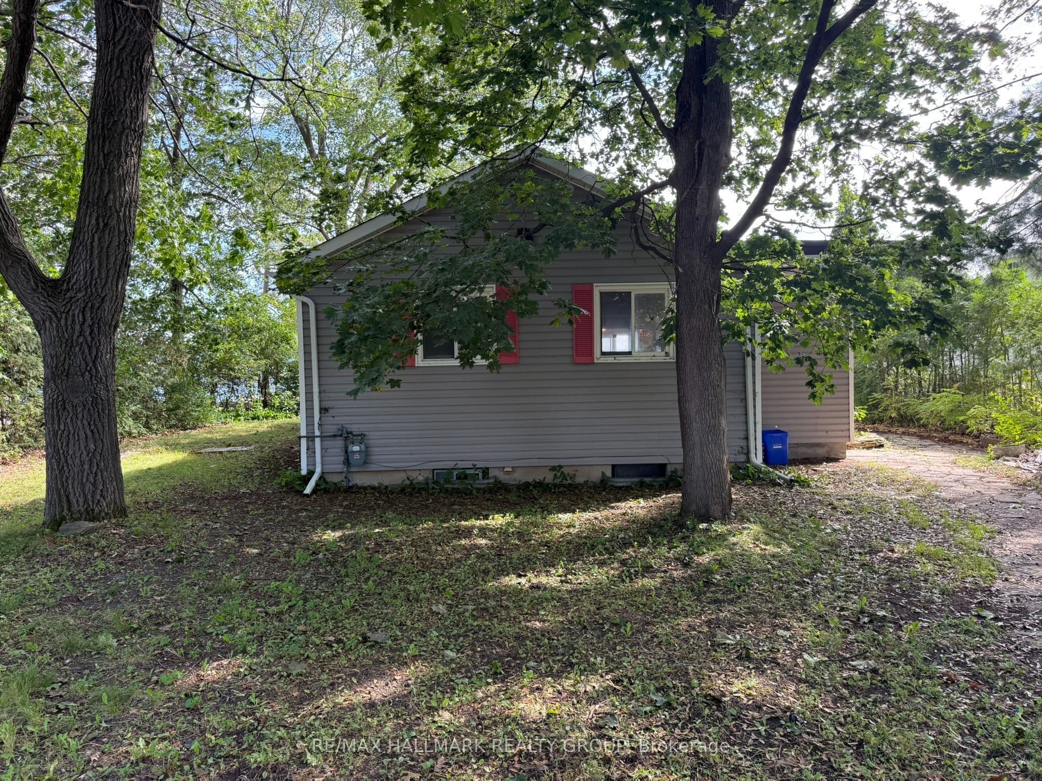 488 Bayview Drive photo 1