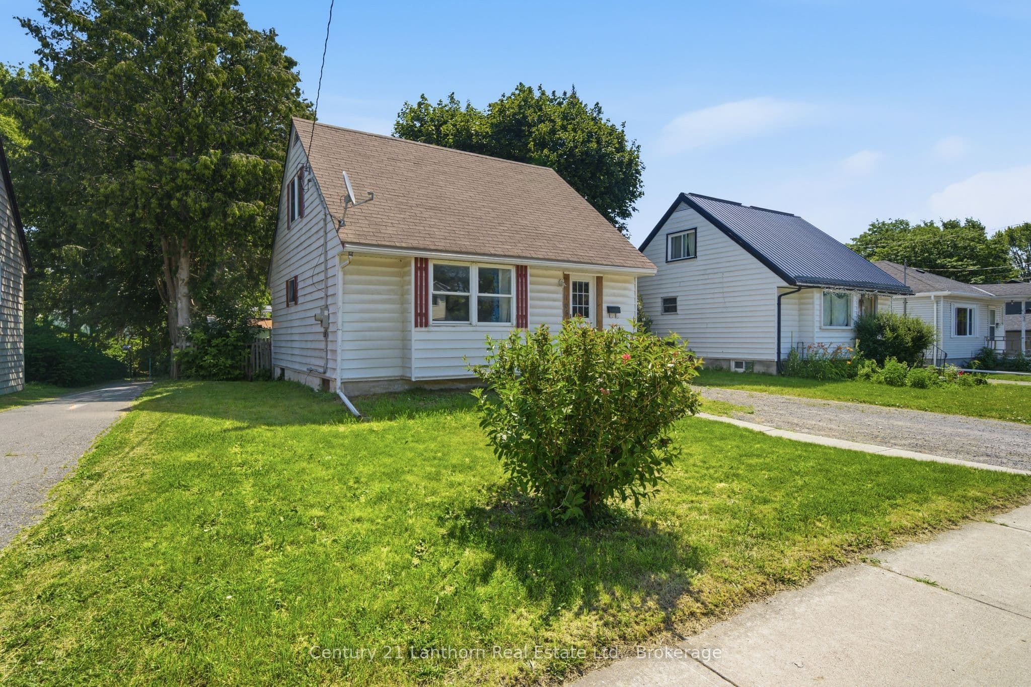 105 Humewood Drive photo 1