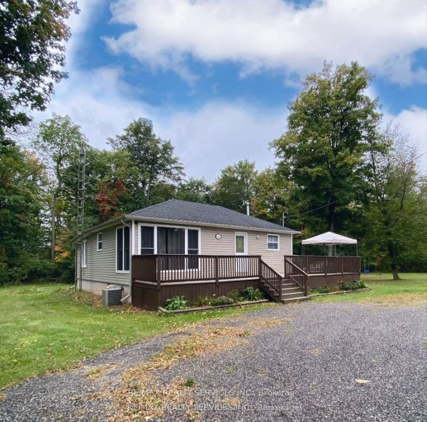 4870 mapleview Crescent photo 1