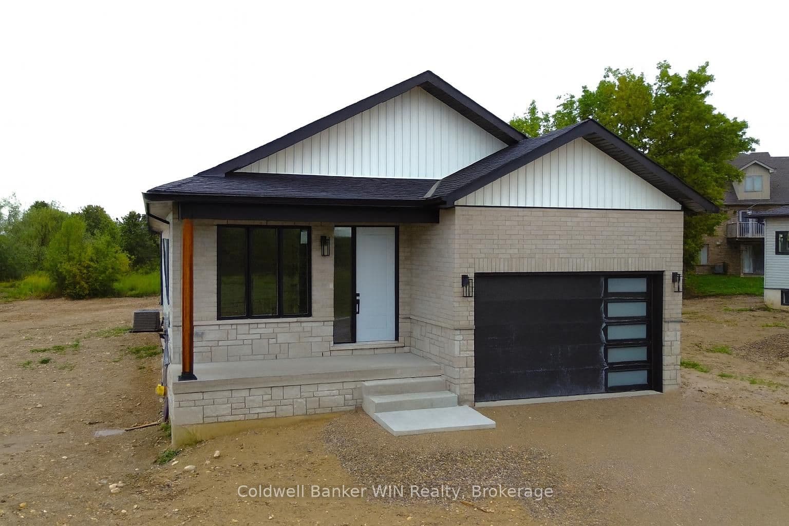 647 Martin Street photo 1