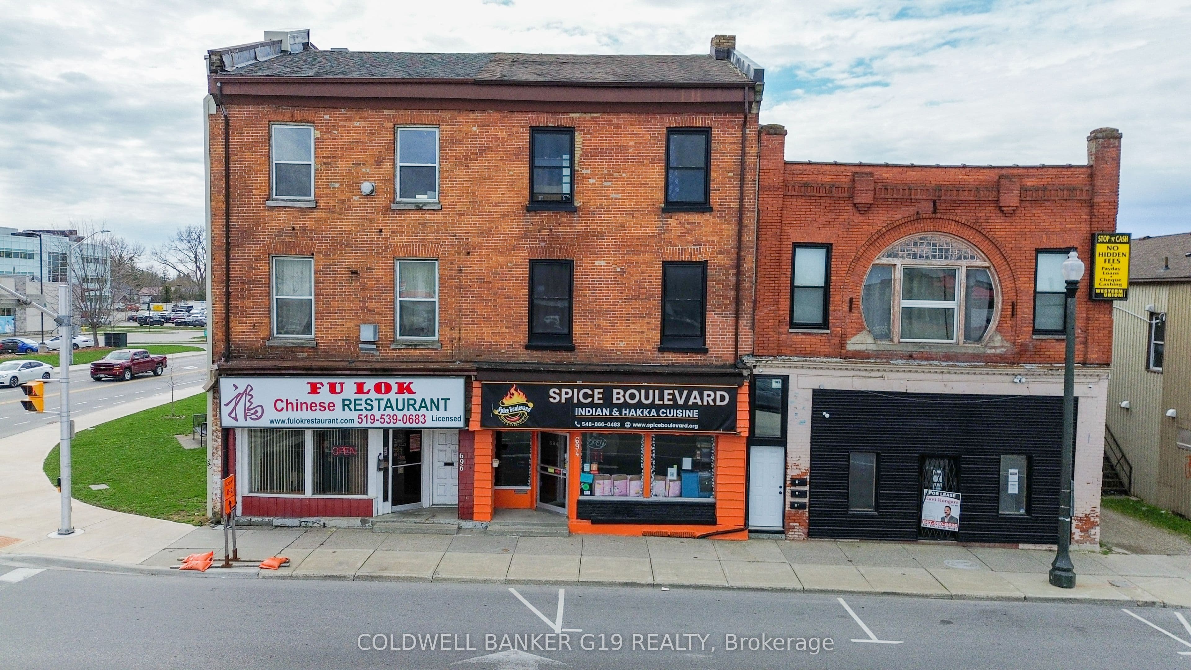 694 Dundas Street photo 1