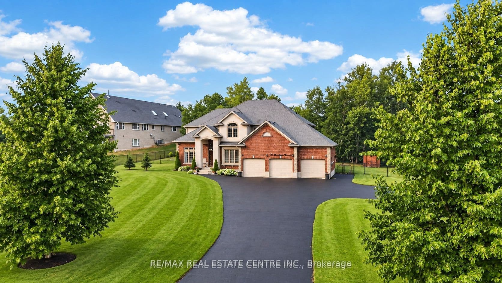 24 Brookhaven Crescent photo 1