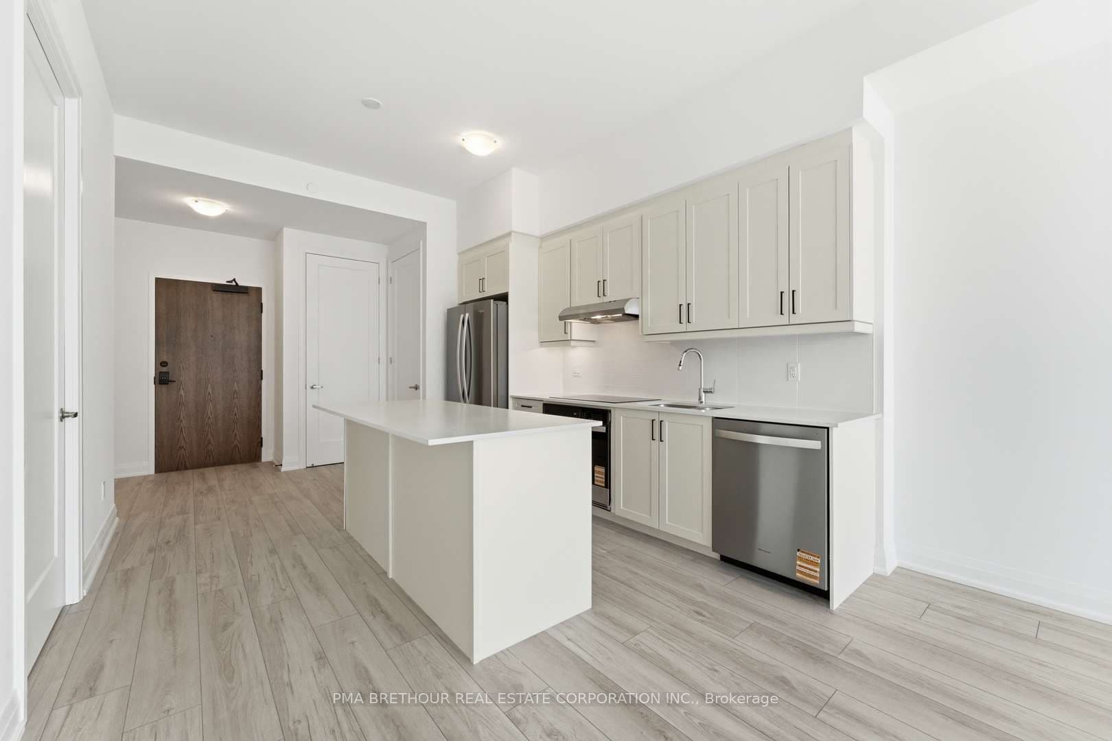 Unit 105 1035 Southdown Road photo 1