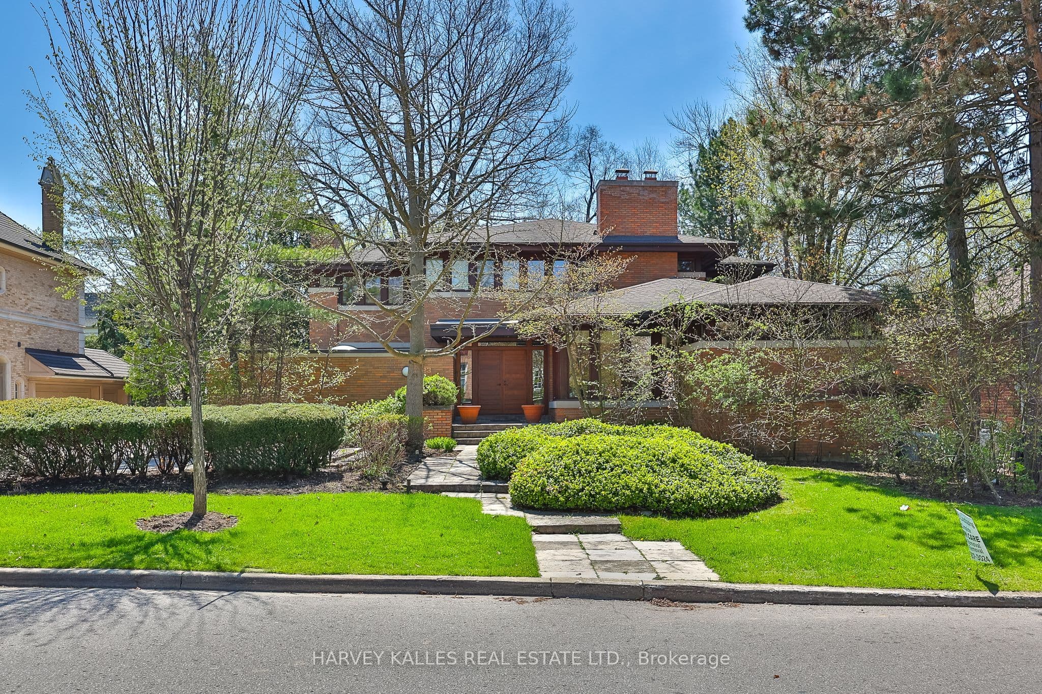 223 Hillhurst Boulevard photo 1