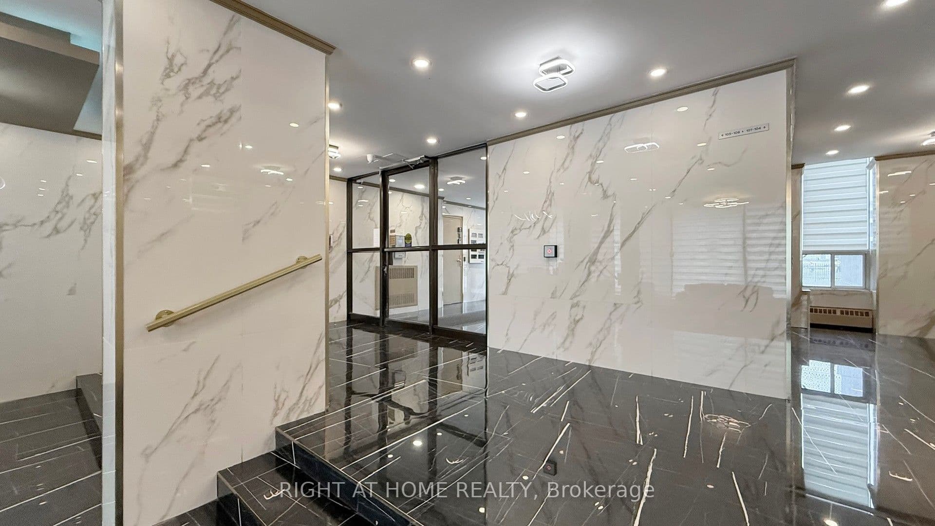 Unit 511 10 Sunny Glenway photo 1