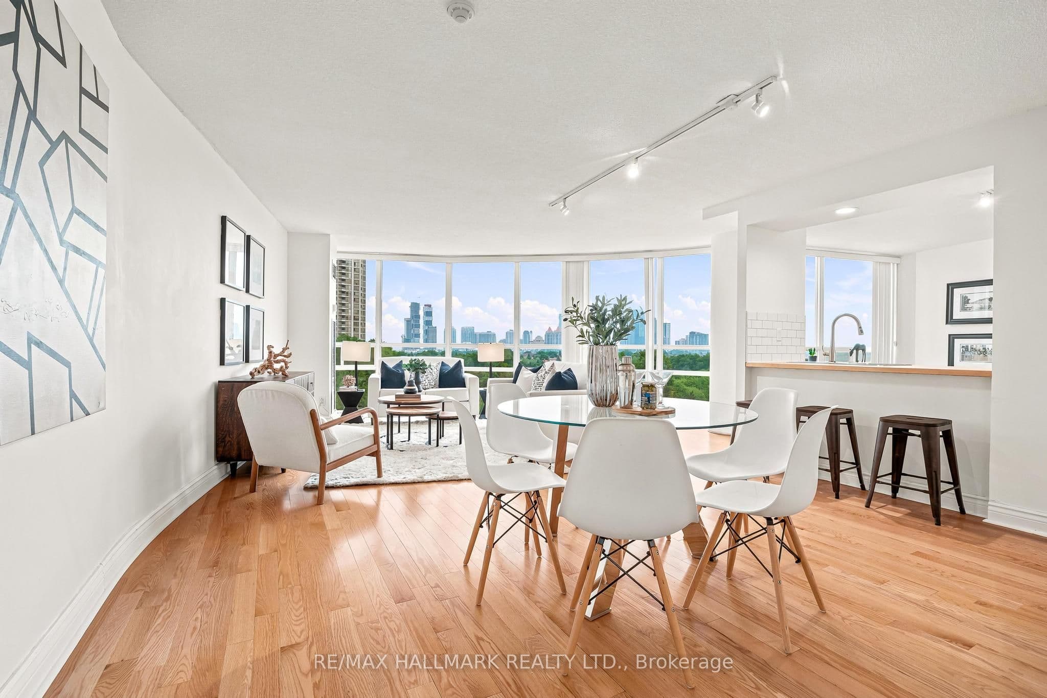 Unit 607 50 Eglinton Avenue photo 1