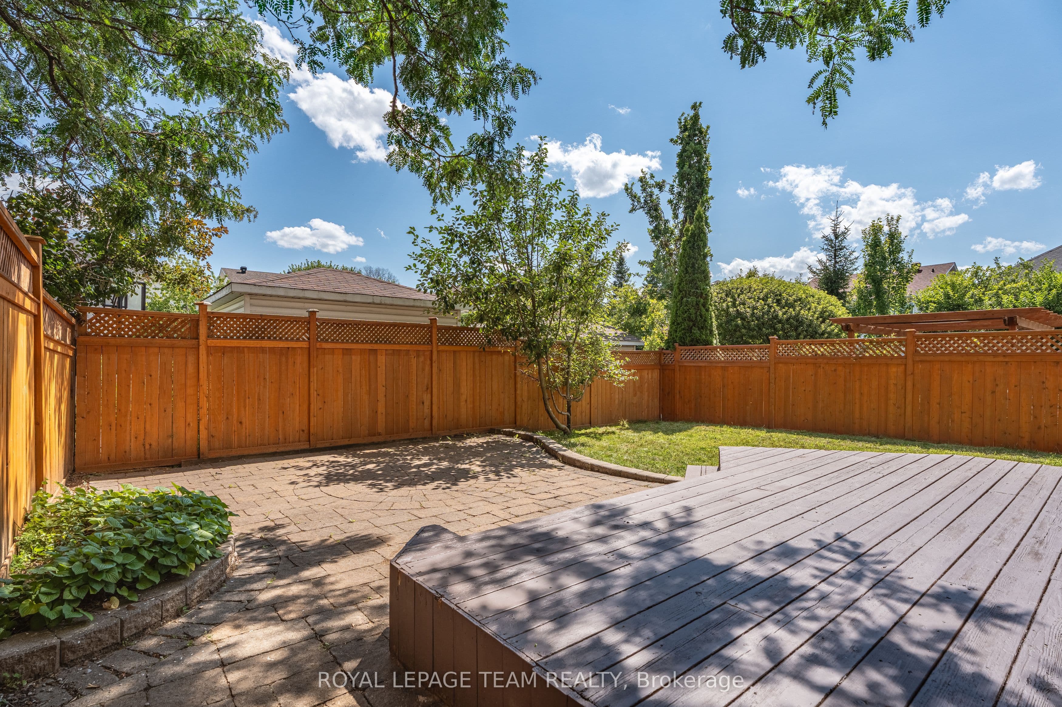 28 Borealis Crescent photo 1