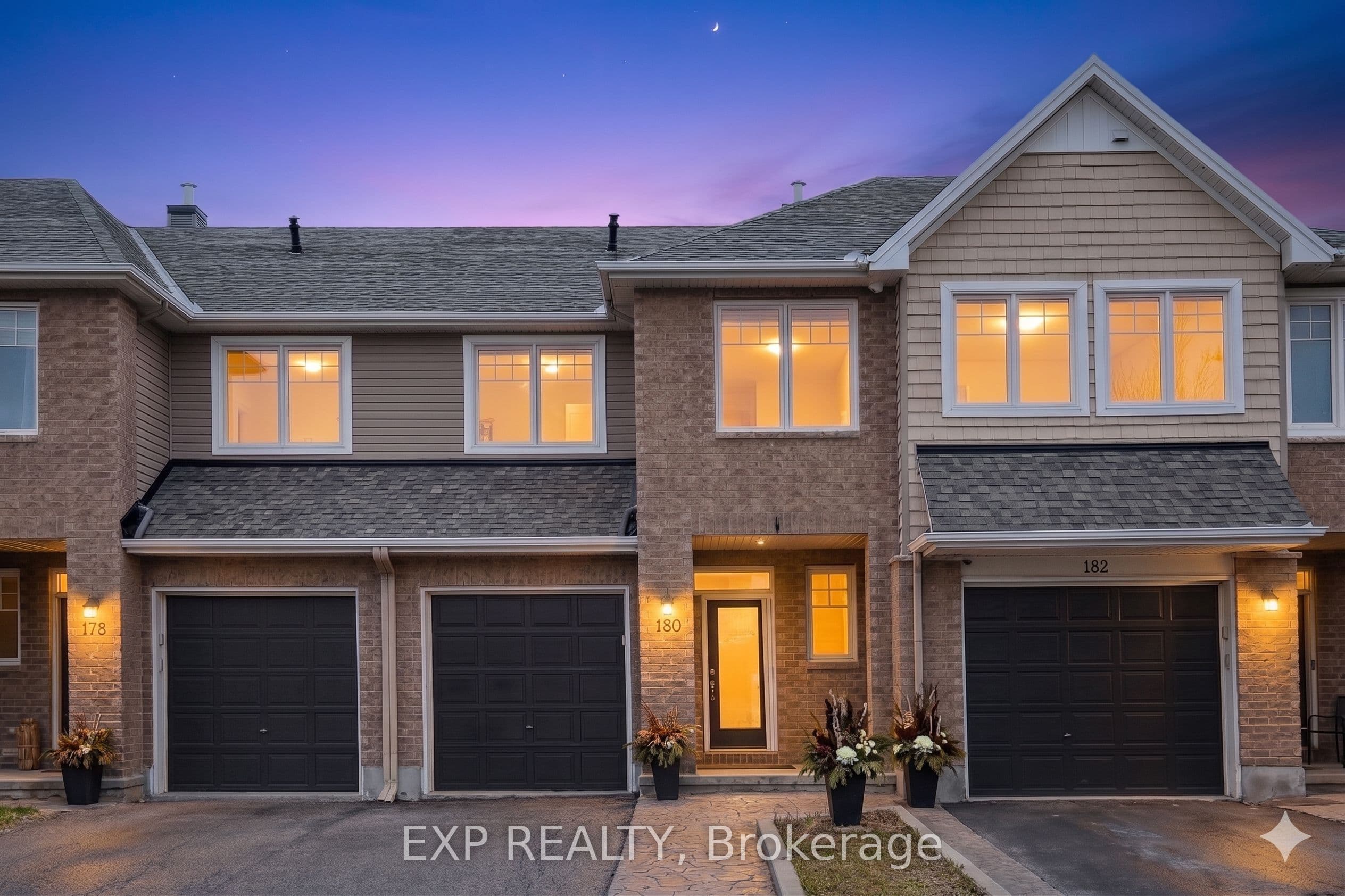 180 Flat Sedge Crescent photo 1