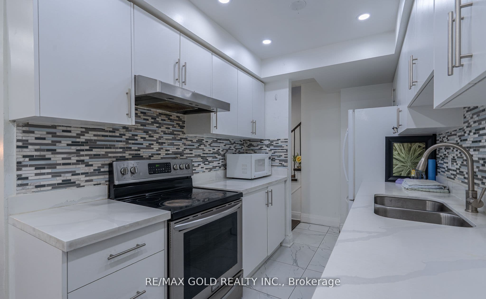 102 Bunchberry Way photo 1