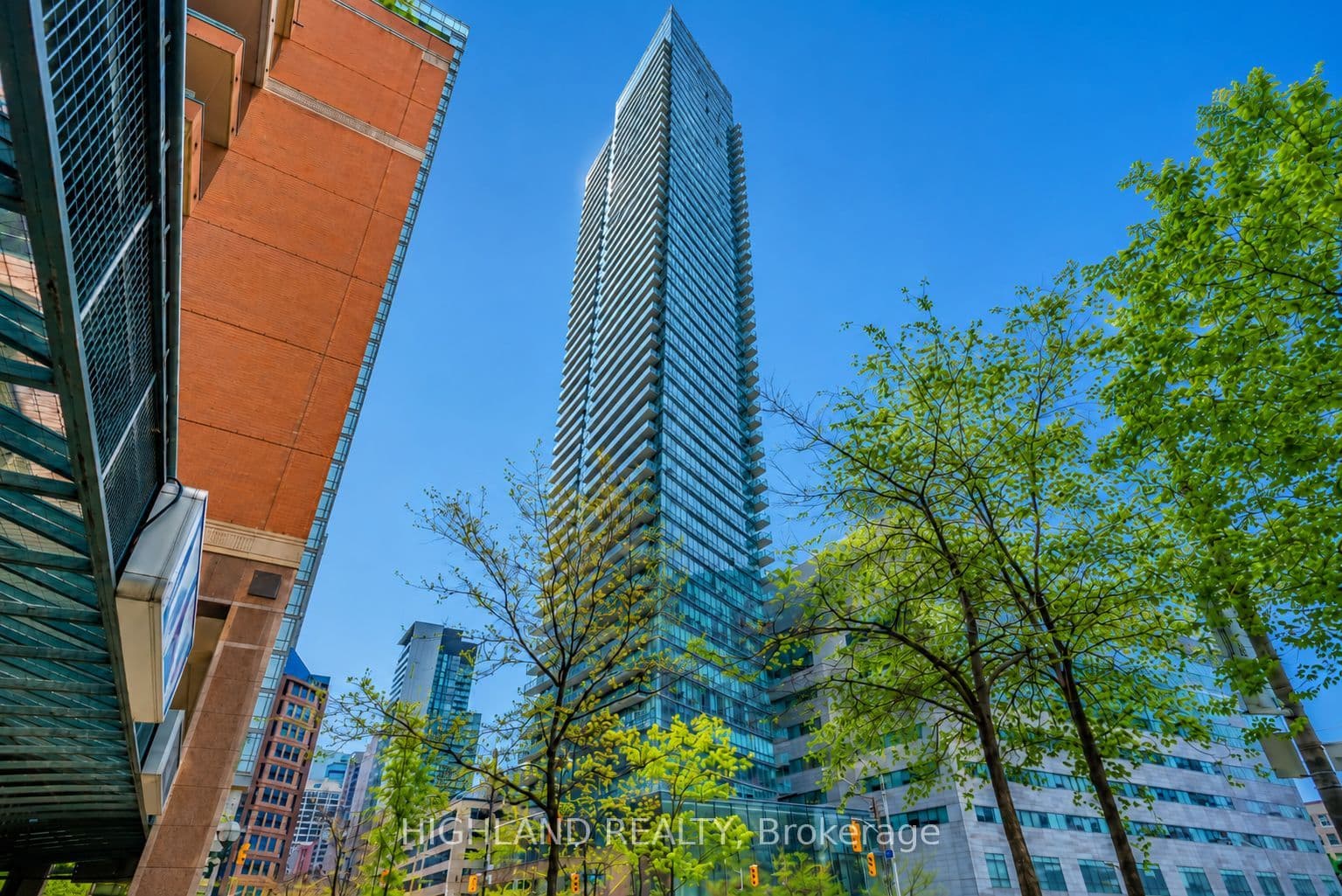 Unit 2409 832 Bay Street photo 1