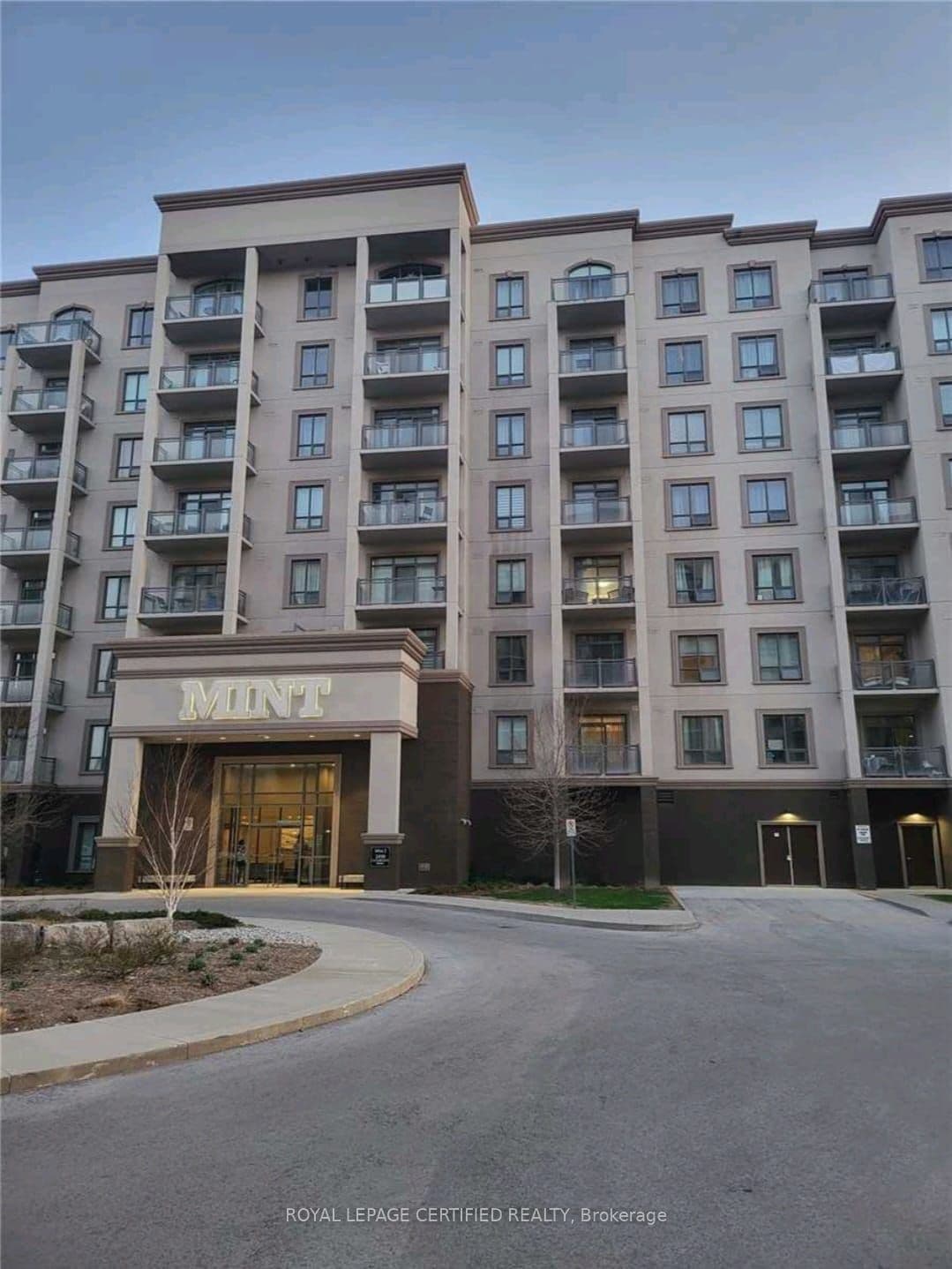 Unit 724 2490 Old Bronte Road photo 1