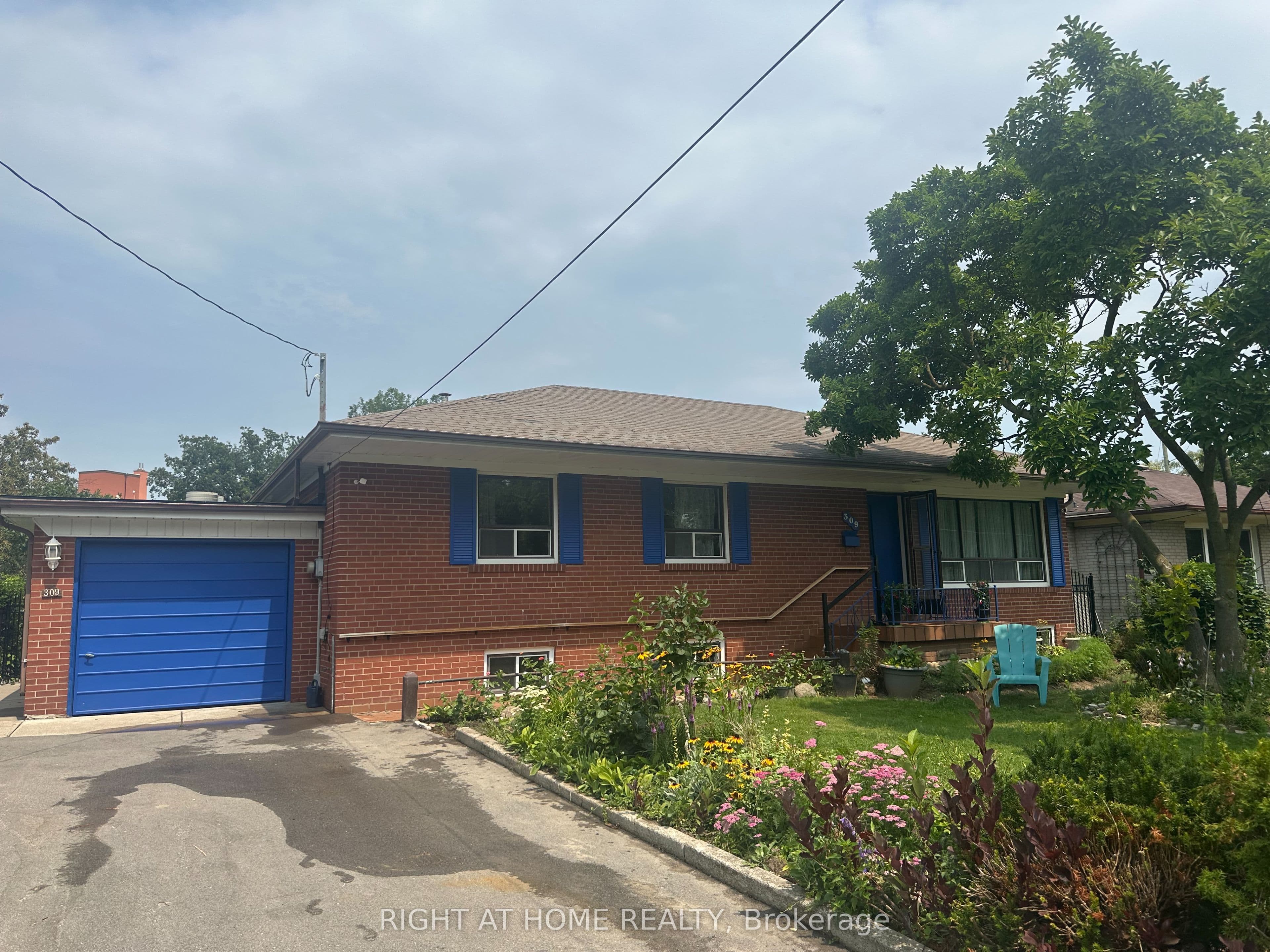 309 Queen Mary Drive photo 1