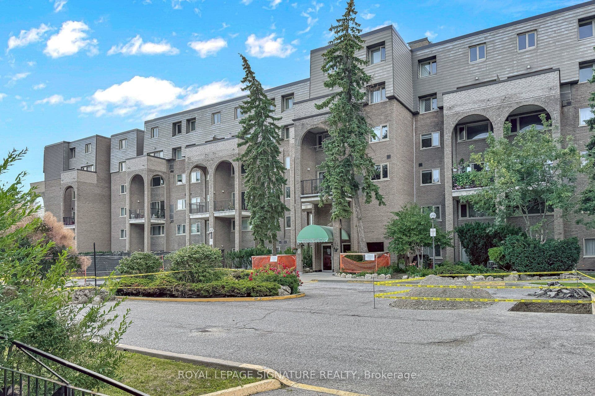 Unit 220 4005 Don Mills Road photo 1