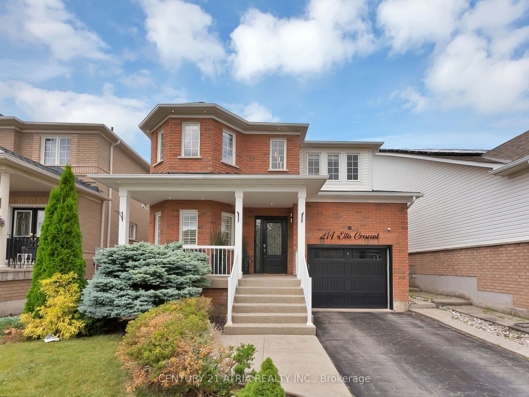 214 Ellis Crescent photo 1
