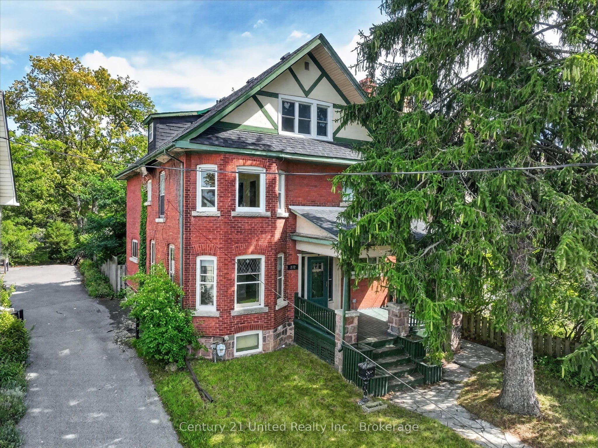 272 Burnham Street photo 1