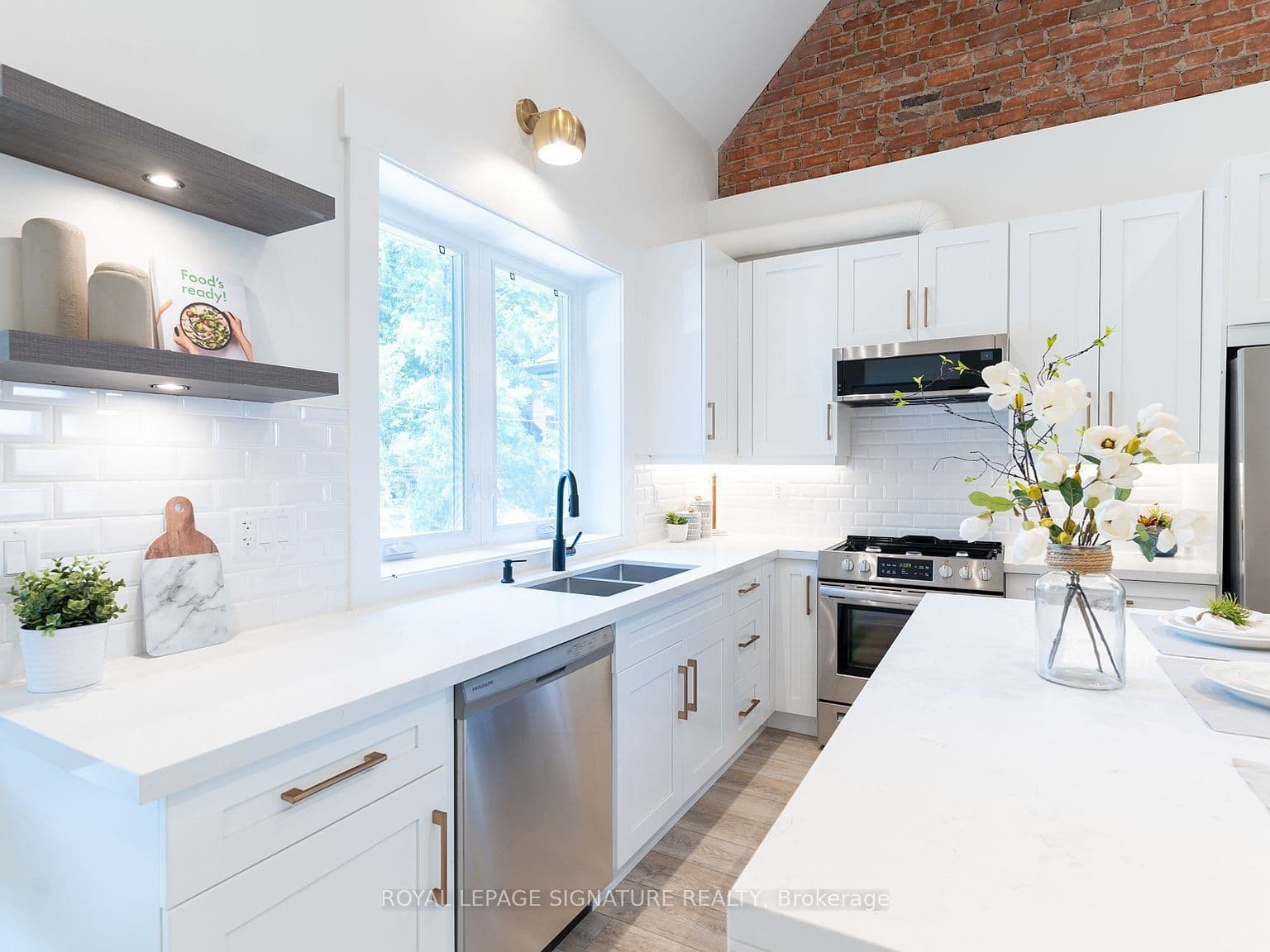 Unit Upper 129 Kenilworth Avenue photo 1