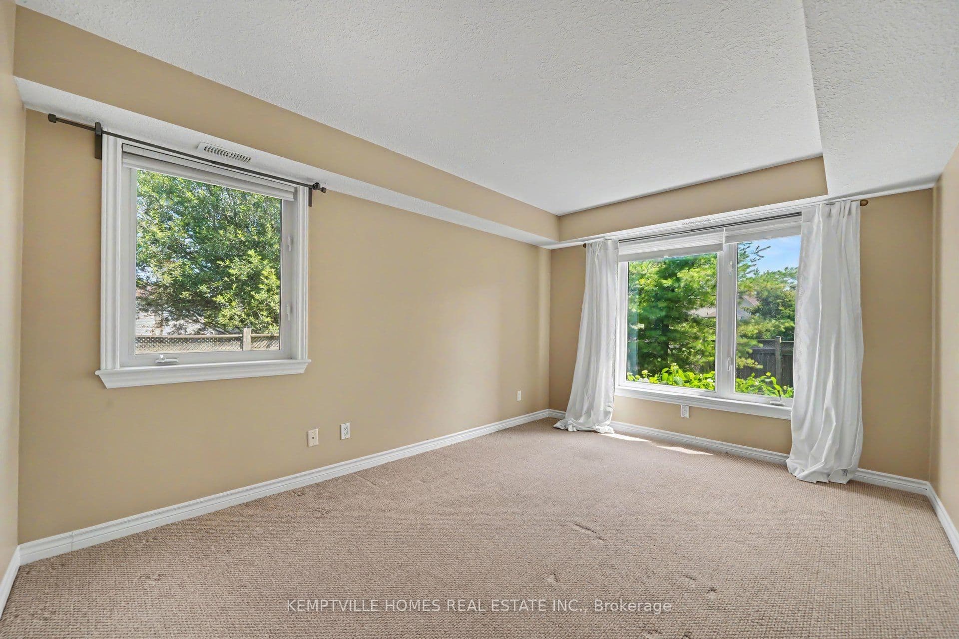 398 - 106 VAN BUREN Street photo 1
