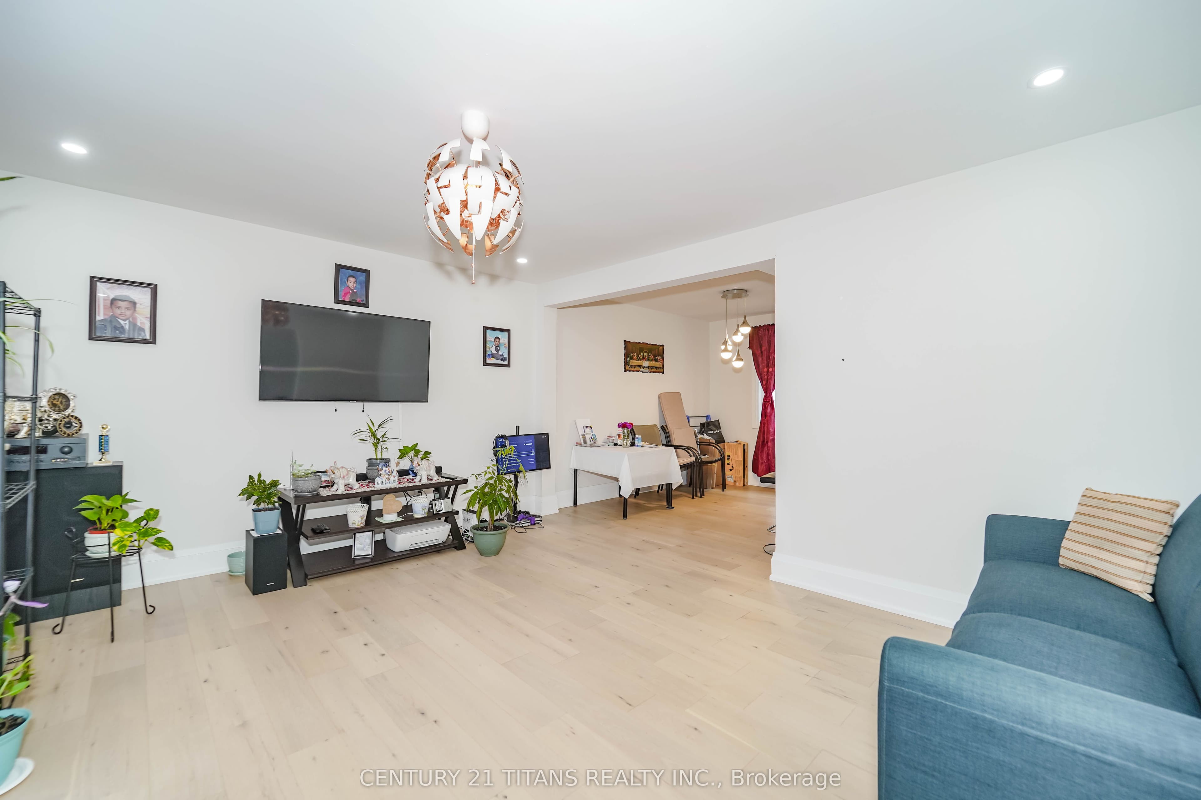 42 Pixley Crescent photo 1