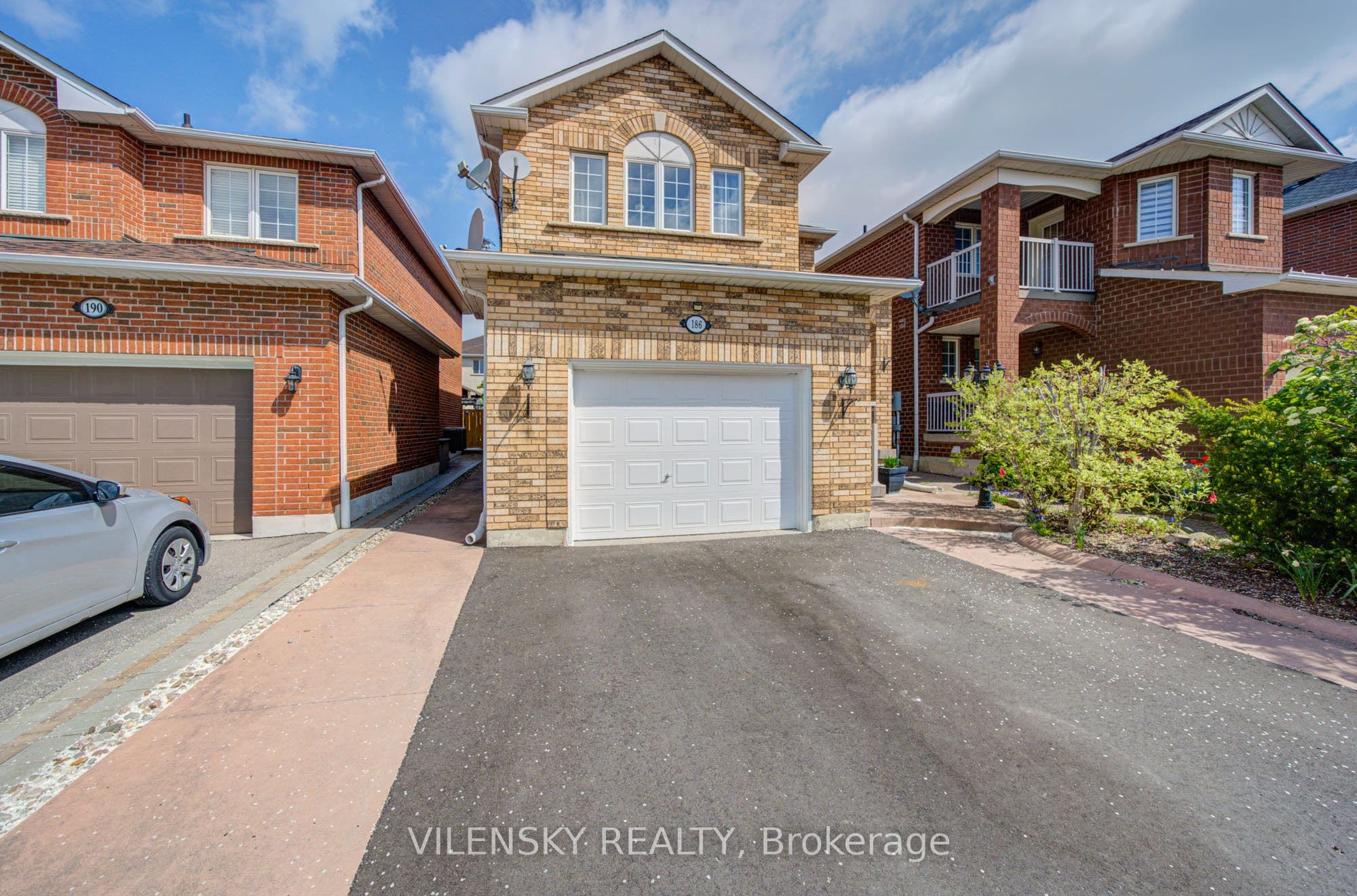 186 Purcell Crescent photo 1