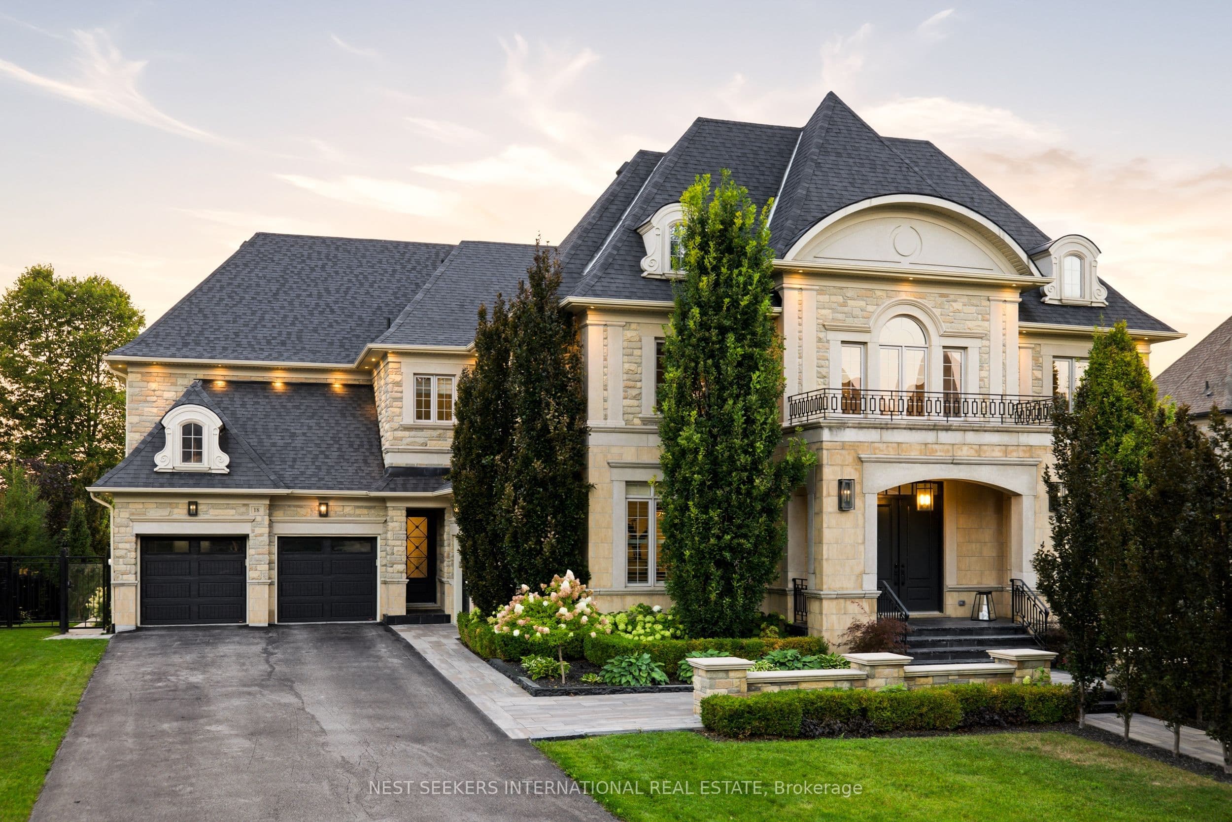 18 Westbrooke Boulevard photo 1