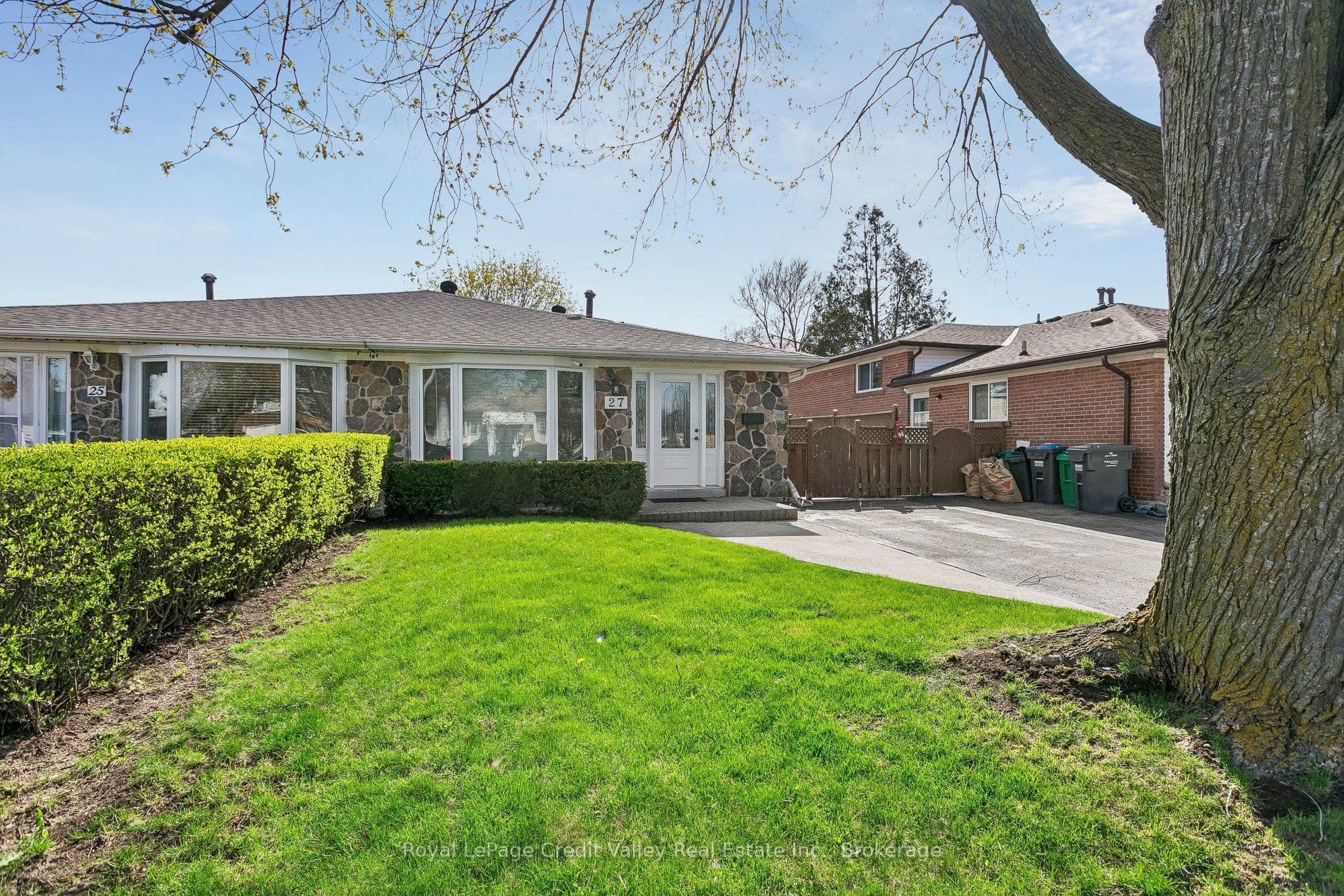 27 Grange Drive photo 1